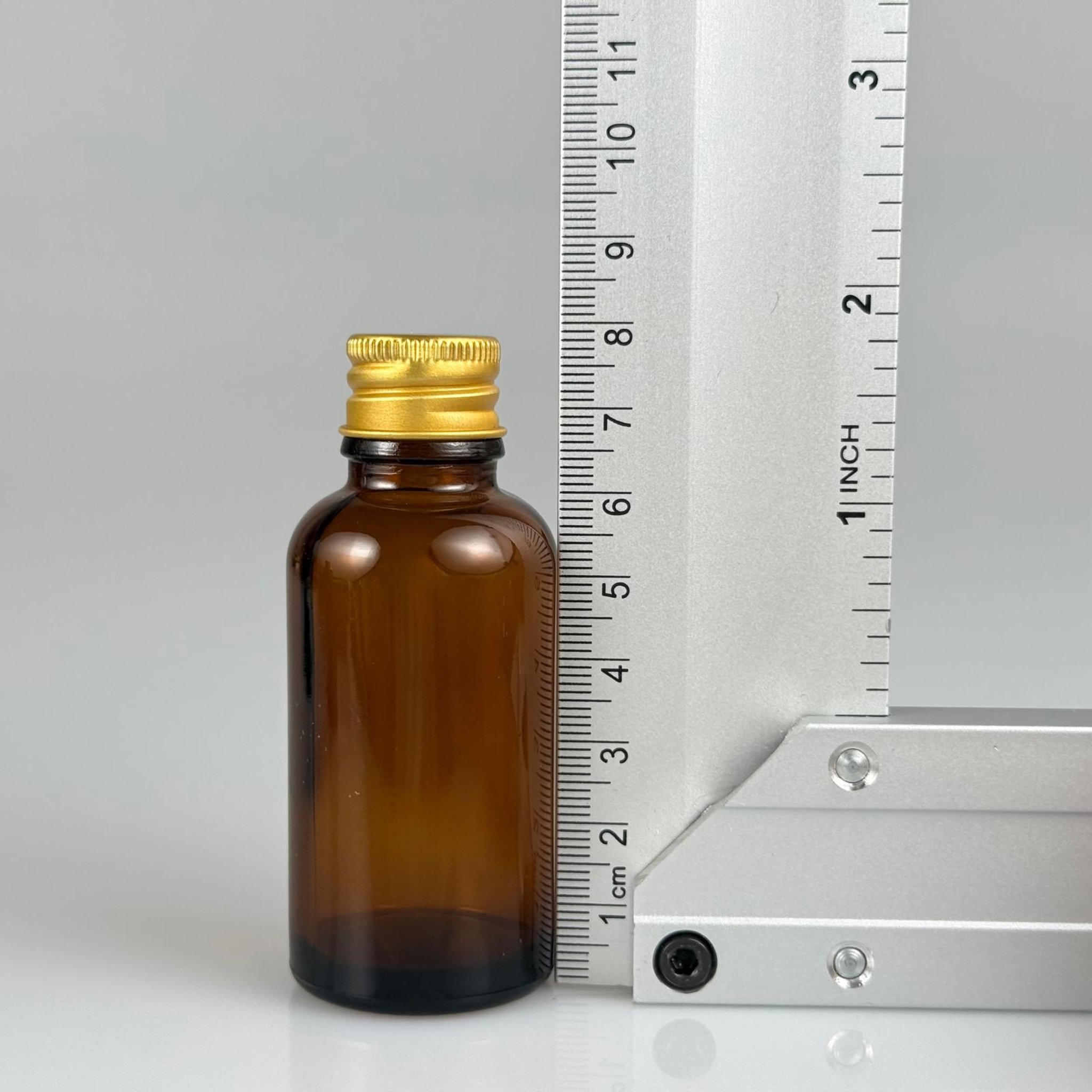 30 CC AMBER CAM ŞİŞE + KÖPÜK CONTALI GOLD ALÜMİNYUM METAL KAPAKLI TAKIM - 30 ML KAHVERENGİ CAM ŞİŞE