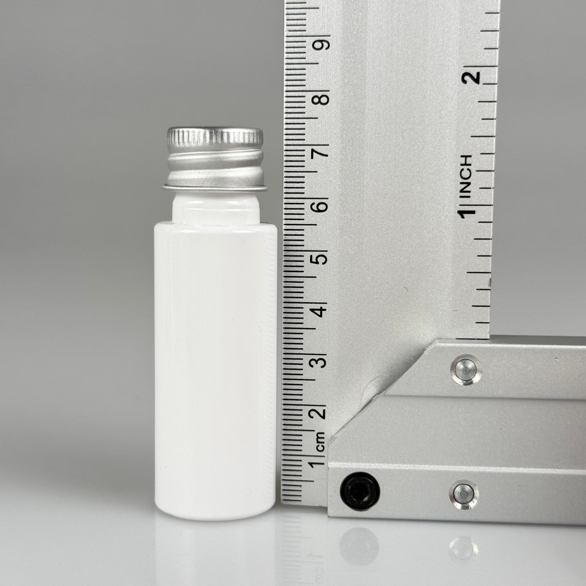 20 CC BEYAZ PET ŞİŞE + KÖPÜK CONTALI GÜMÜŞ ALÜMİNYUM METAL KAPAKLI TAKIM - 20 ML PLASTİK ŞİŞE