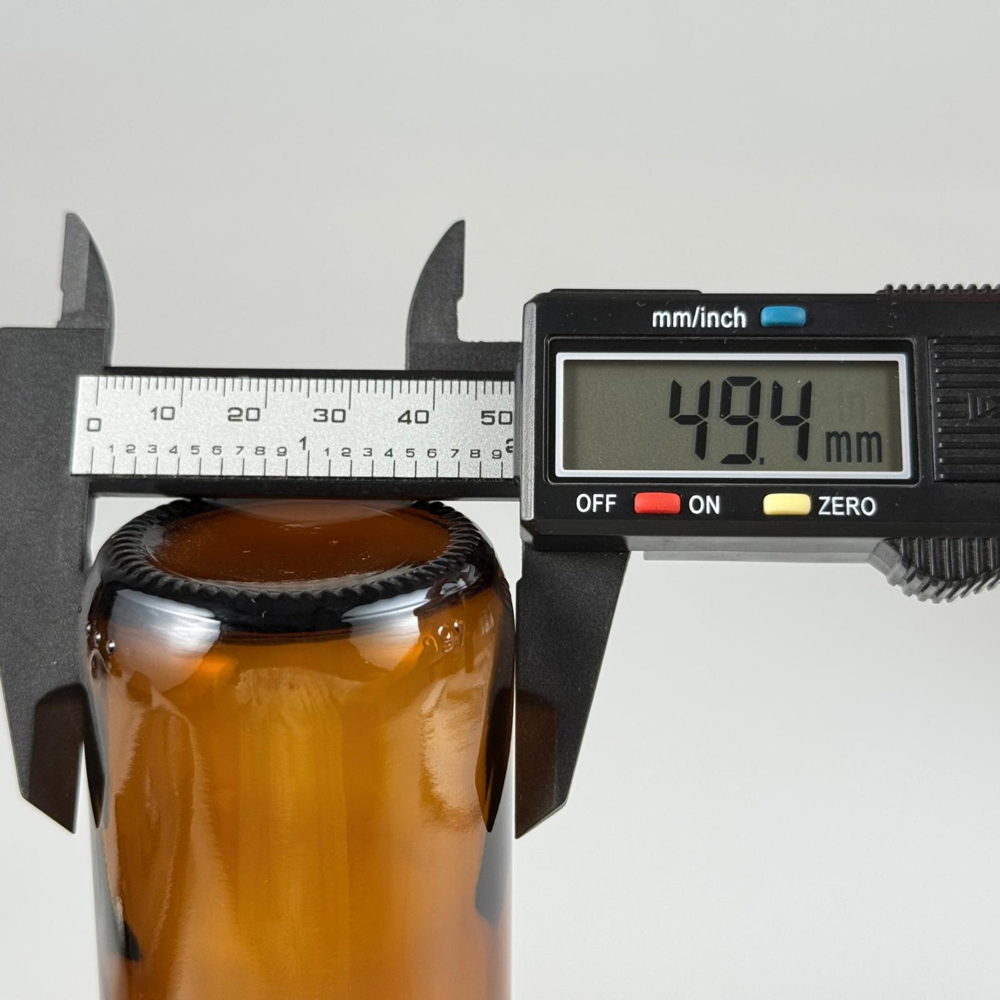 125 CC AMBER CAM ŞİŞE + BEYAZ KİLİTLİ KAPAKLI + 15 ML ÖLÇEK TAKIM - 125 ML KAHVERENGİ BOŞ ŞURUP ŞİŞESİ (AĞIZ ÇAPI 25 MM)