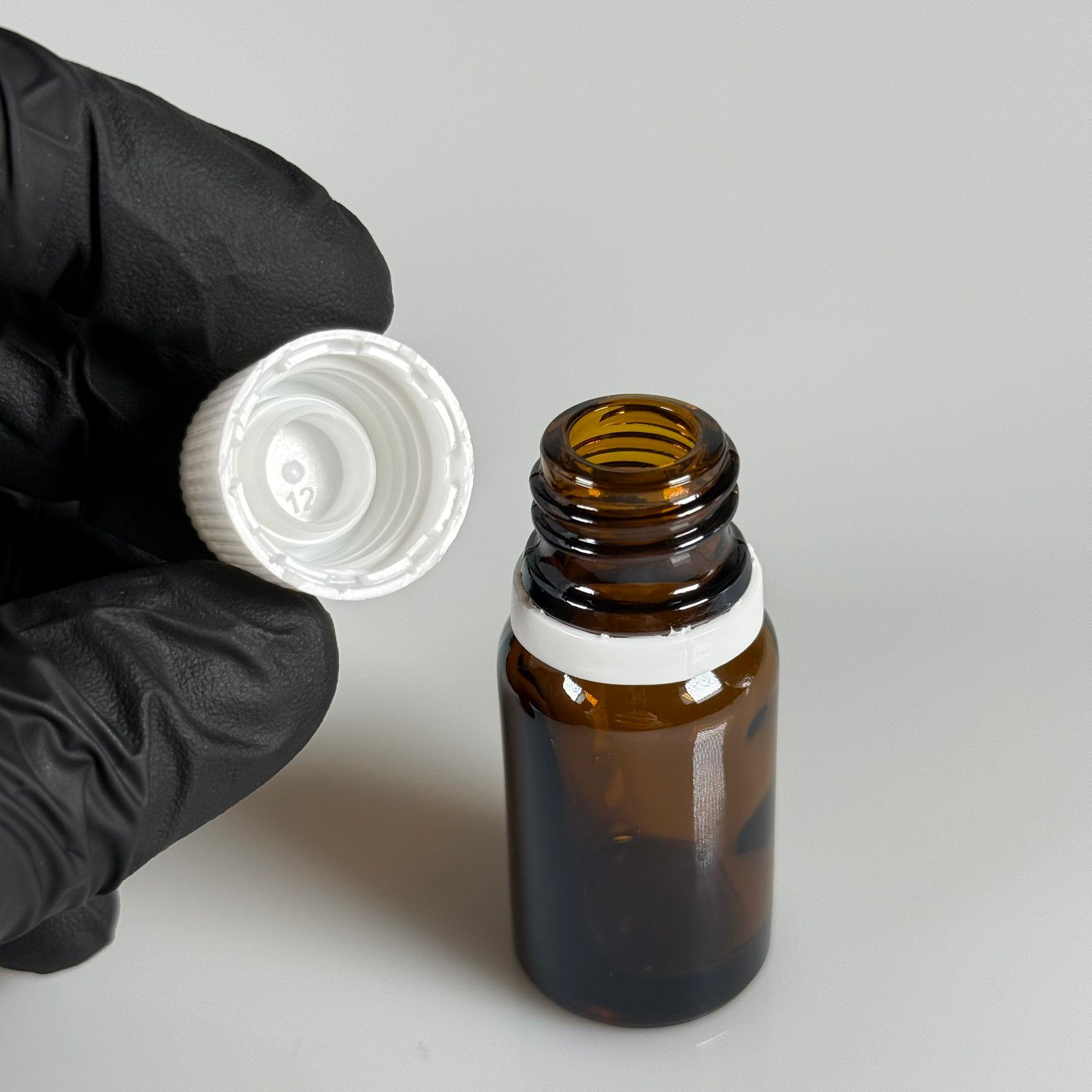 10 CC CAM AMBER KAHVERENGİ KİLİTLİ, KENDİNDEN CONTALI BEYAZ KAPAKLI - 10 ML DAR AĞIZLI İLAÇ ŞİŞESİ