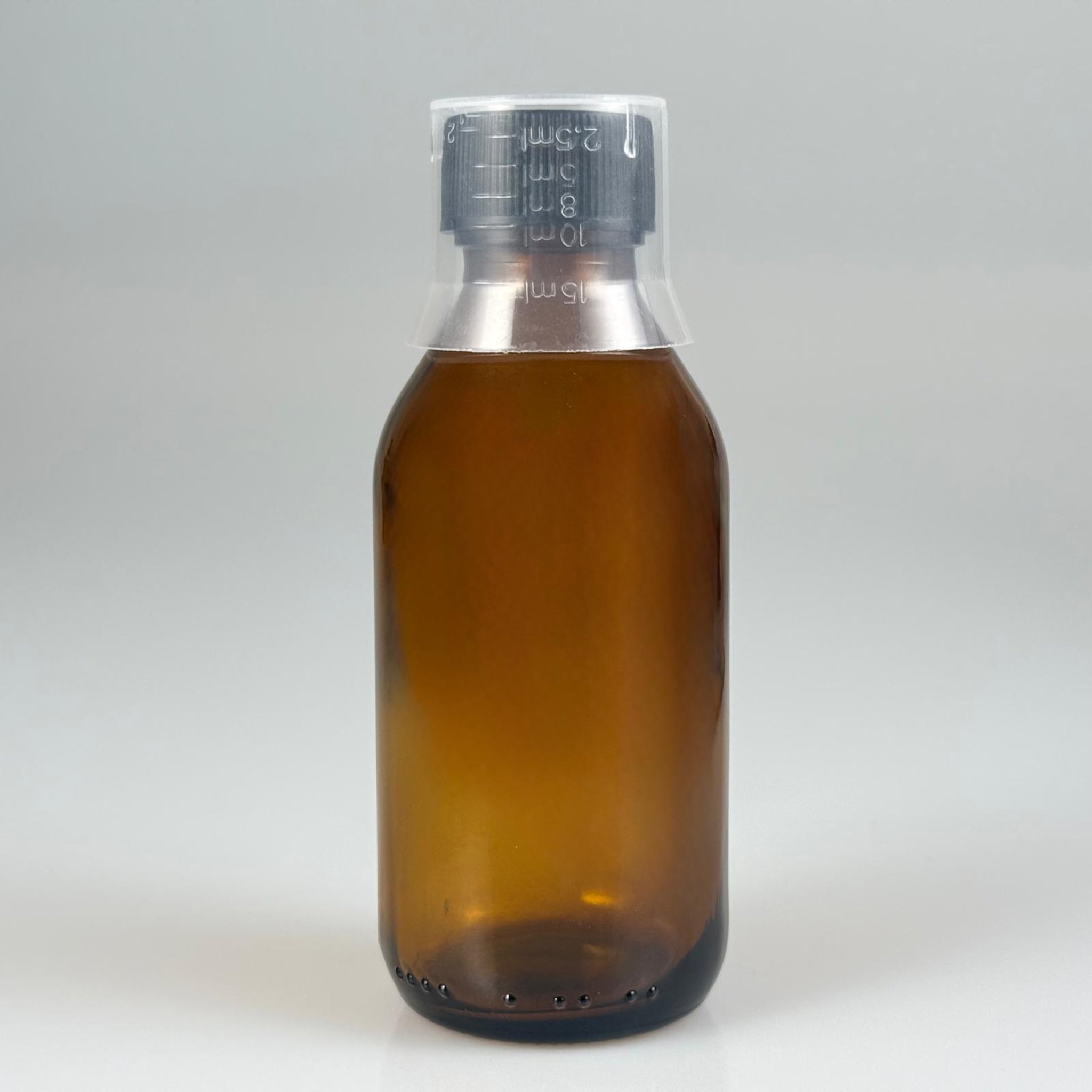 100 CC AMBER CAM ŞİŞE + SİYAH PLASTİK KAPAK + 15 ML ÖLÇEK TAKIM - 100 ML KAHVERENGİ BOŞ ŞURUP ŞİŞESİ (AĞIZ ÇAPI 25 MM)