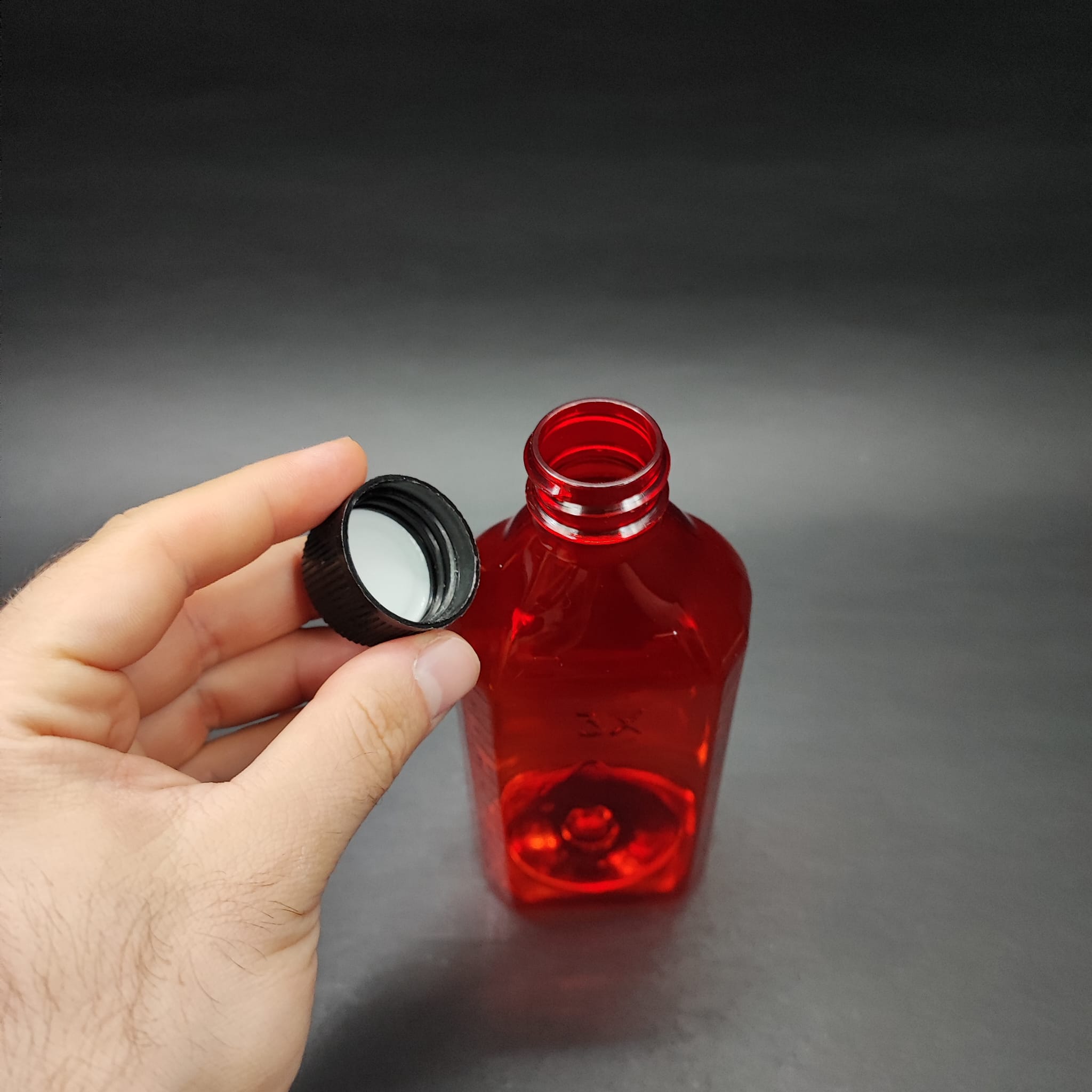 250 CC ÖLÇEKLİ PET ŞİŞE - CONTALI SİYAH KAPAKLI - 250 ML VE OZ ÖLÇÜLÜ KIRMIZI PET ŞİŞE