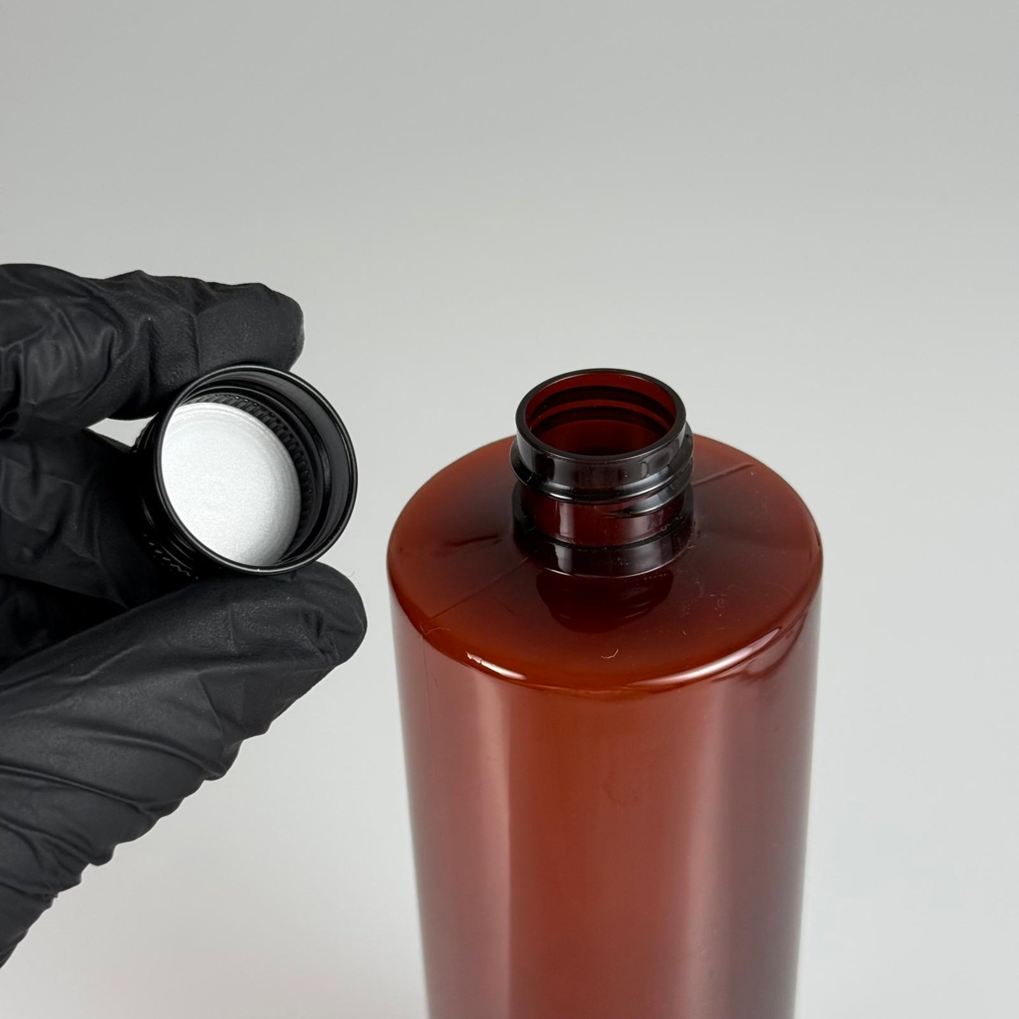 400 CC  AMBER KÜT BOYUNLU SİLİNDİR PET ŞİŞE (30 GR - 24 AĞIZ ) + KÖPÜK CONTALI SİYAH METAL ALÜMİNYUM KAPAK TAKIM - 400 ML KAPAKLI KAHVERENGİ PLASTİK ŞİŞELER