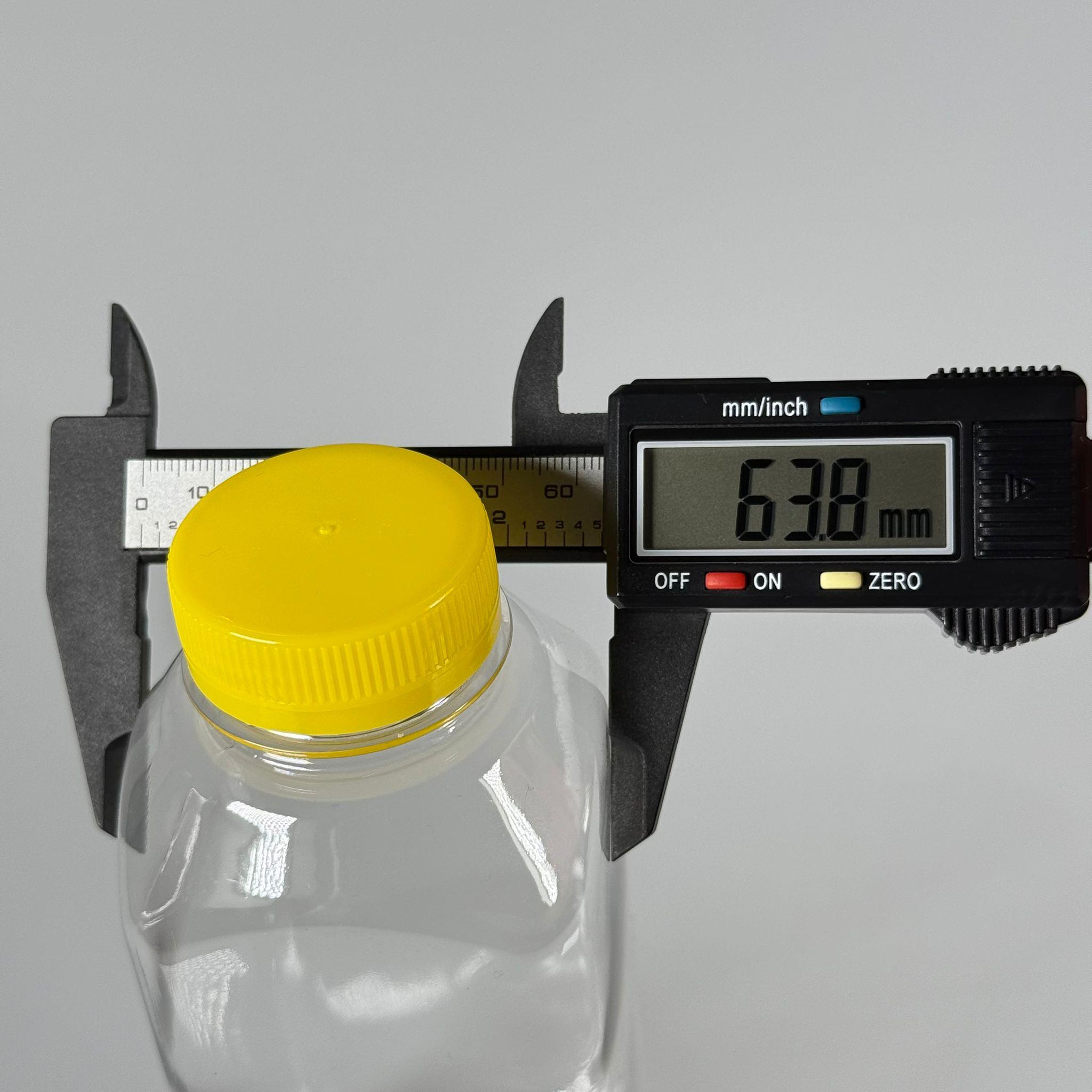 500 CC KÖŞELİ KARE PET ŞİŞE (28 GR) - 38 MM GENİŞ AĞIZLI SARI KİLİTLİ KAPAKLI - 500 ML DETOX, MEYVE SUYU, SMOOTHIE, AYRAN, SÜT, MEŞRUBAT VB İÇİN BOŞ PLASTİK ŞİŞELER