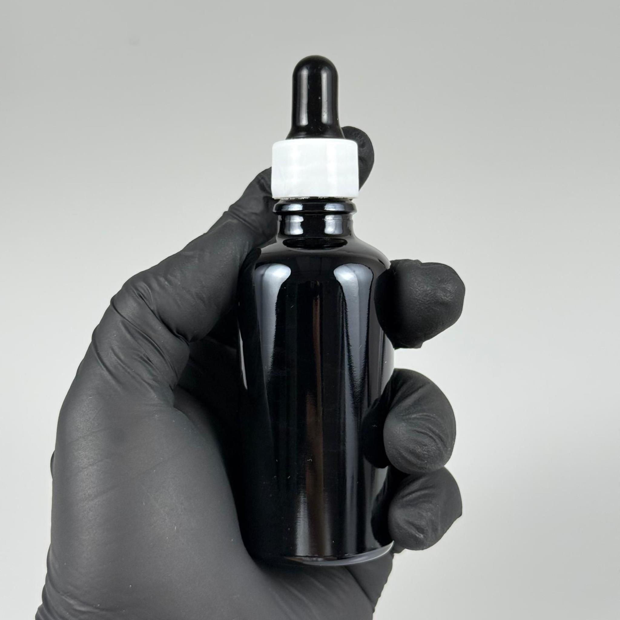 50 CC PARLAK SİYAH CAM DAMLALIKLI ŞİŞE - SİYAH EMZİK + BEYAZ DÜZ KAPAK + CAM PİPET TAKIM - 50 ML PARLAK SİYAH DAMLALIKLI ŞİŞE SETİ