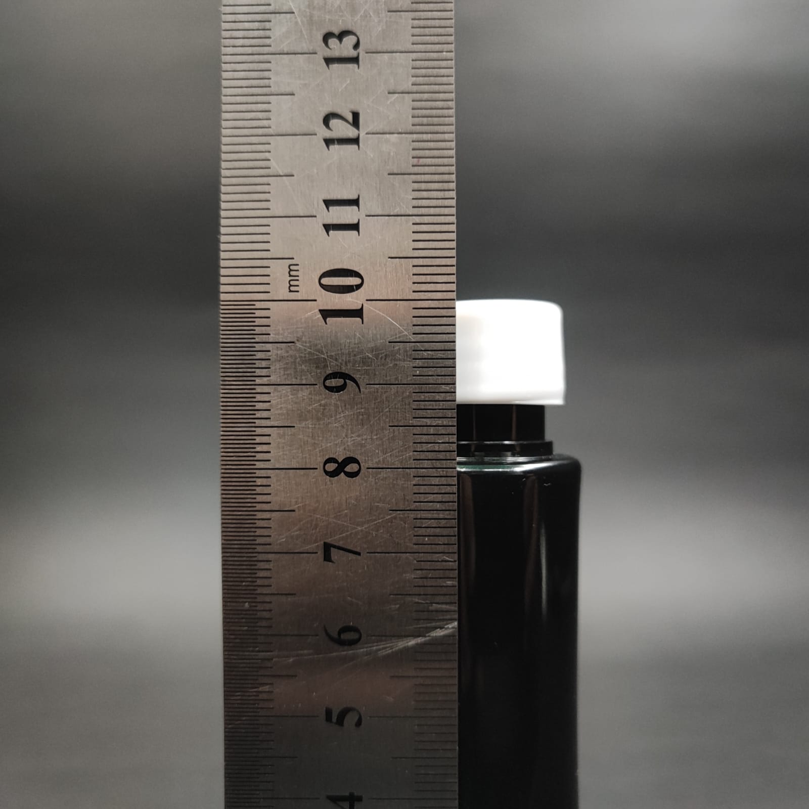 35 CC SİYAH PLASTİK UZUN ŞİŞE + KENDİNDEN CONTALI SIZDIRMAZ BEYAZ KAPAK - 35 ML KAPAKLI PET ŞİŞE