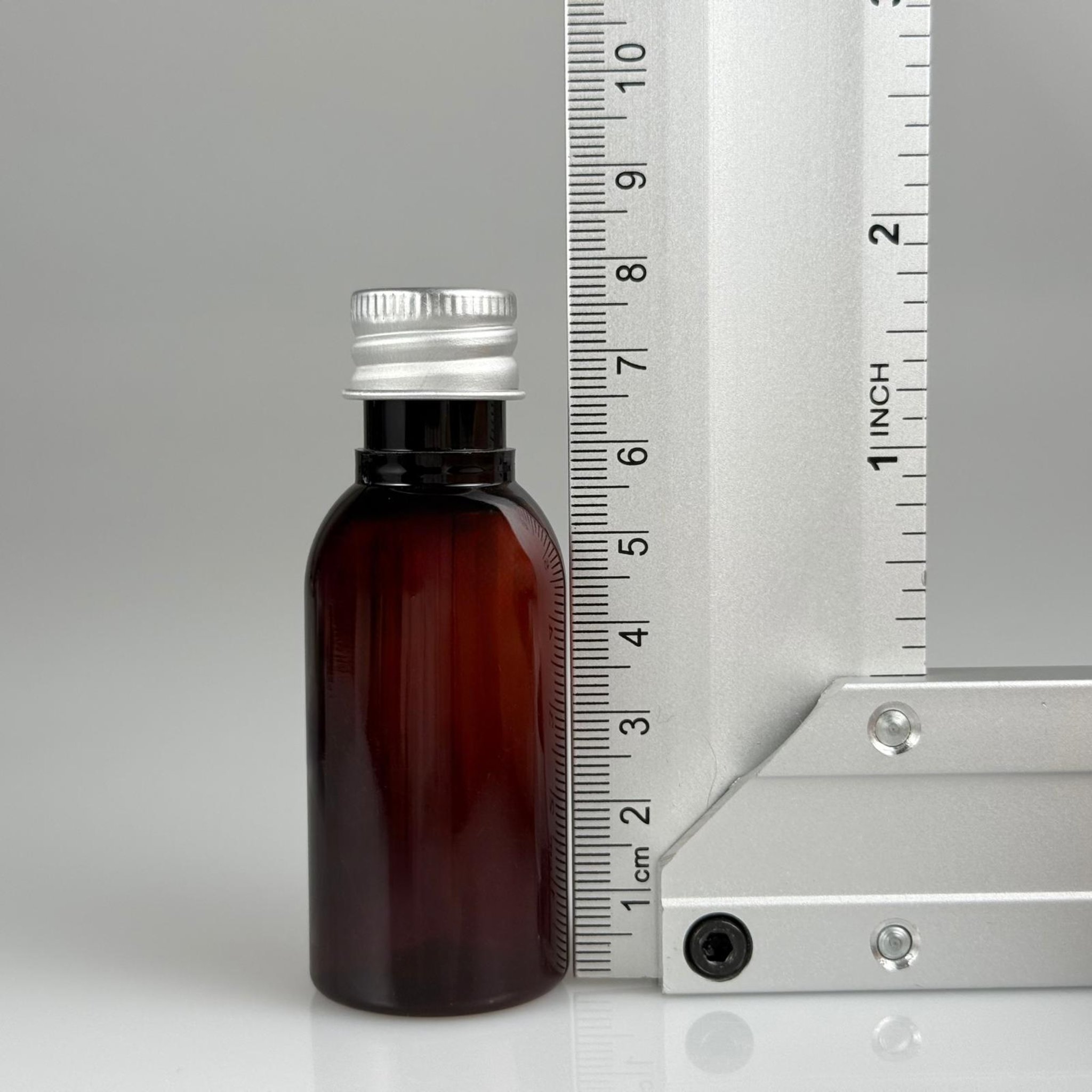 35 CC AMBER PET ŞİŞE - KÖPÜK CONTALI GÜMÜŞ ALÜMİNYUM METAL KAPAKLI + DAMLALIKLI KOLONYA TIPALI TAKIM - 35 ML KAHVERENGİ PET ŞİŞE