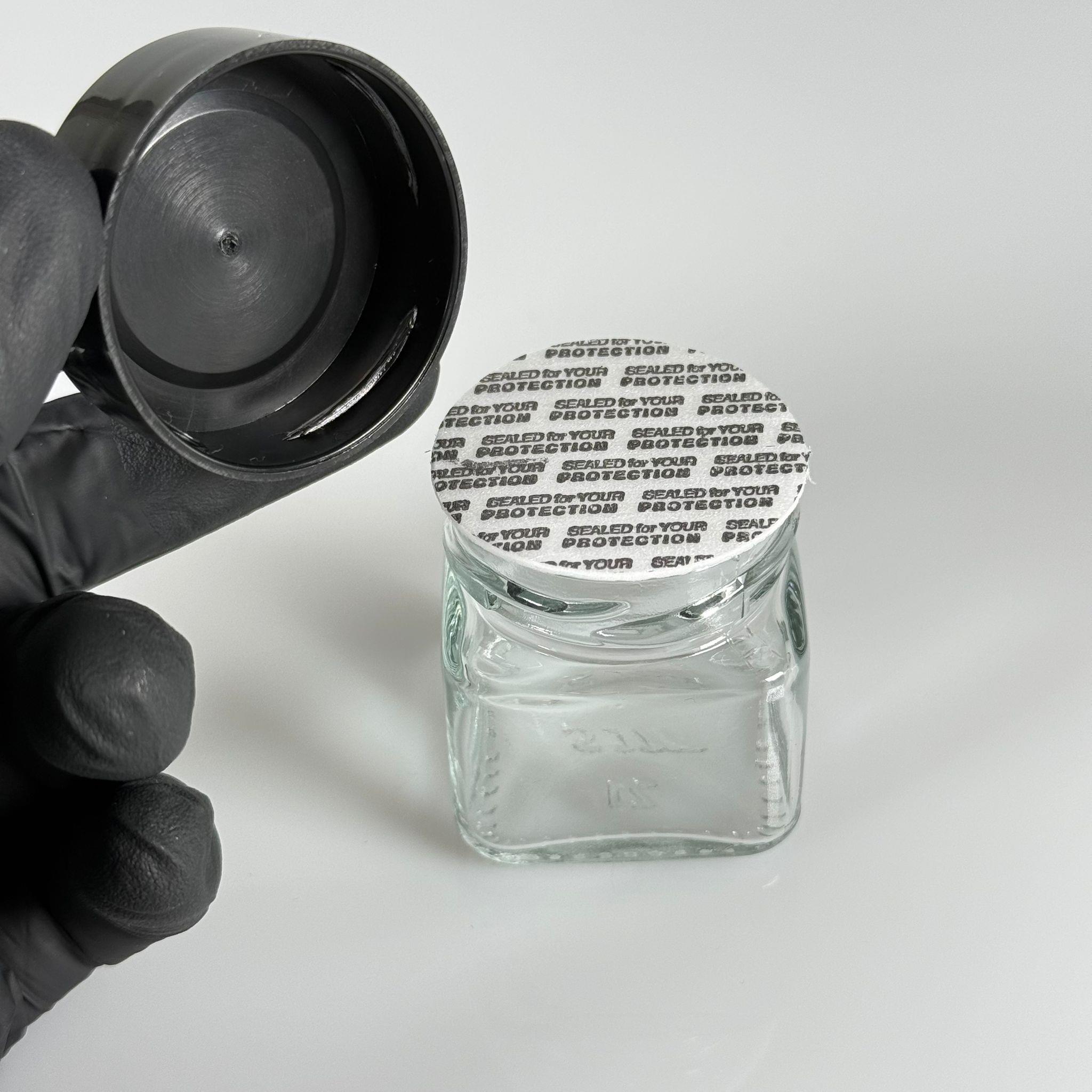 40 CC KARE CAM KAVANOZ - SİYAH PLASTİK DERİN ÜSTÜ KUMLAMA KAPAKLI + KENDİNDEN YAPIŞKANLI KÖPÜK CONTALI - 40 ML MİNİ KREM  CAM KAVANOZLARI