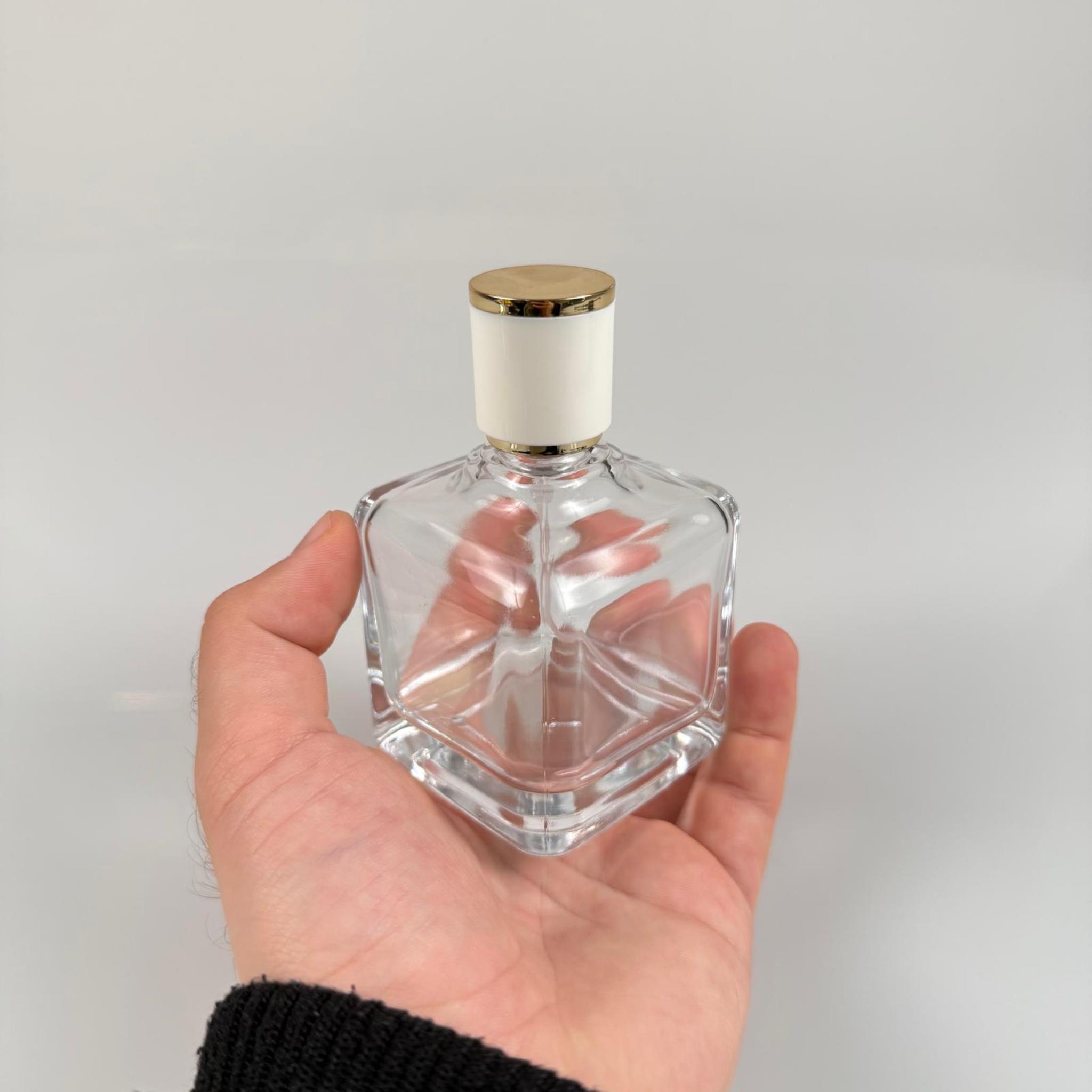 100 ML KARE MODEL LURA PARFÜM ŞİŞESİ - GÜMÜŞ METAL SPREYLİ + GOLD BEYAZ KAPAKLI (AĞIZ 15 MM GEÇME KOLAY KAPAMA)