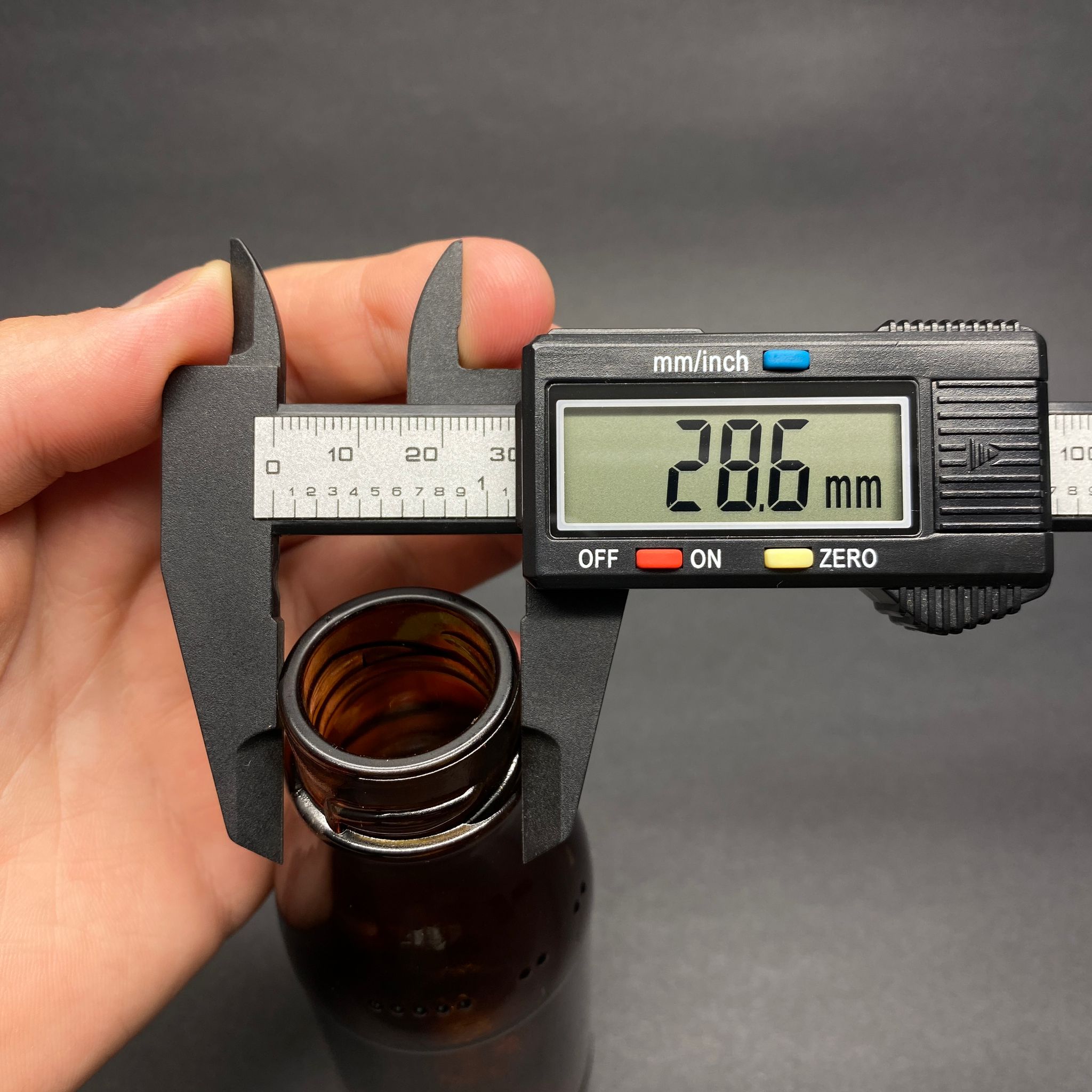 100 CC AMBER BOYALI CAM ŞİŞE ŞİŞE (SİLME 133 CC ÇİZGİYE KADAR 90 CC) 33 MM AĞIZ KAPAKSIZ - 100 ML CAM ŞİŞE 33 MM TWİST-OFF AĞIZ