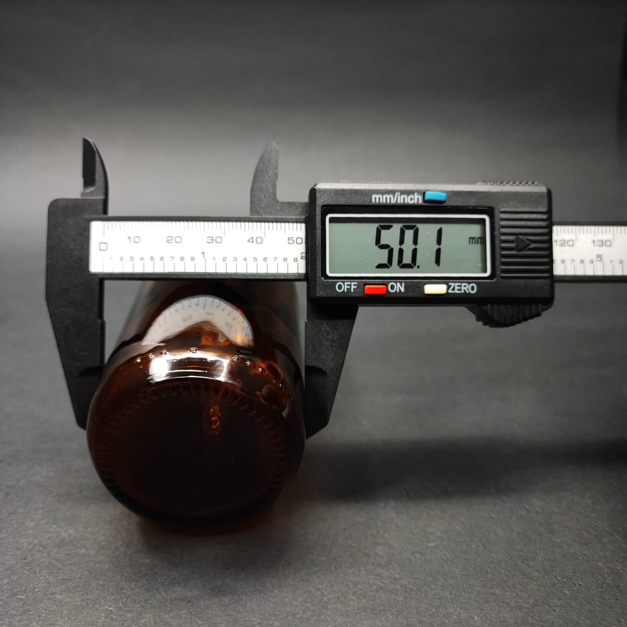 125 ML DOLUMU KOLAY, GENİŞ AĞIZLI CAM DAMLALIKLI ŞİŞE (25 MM AĞIZ)  - 125 CC SİYAH DAMLALIKLI CAM ECZA ŞİŞESİ - AMBER KAHVERENGİ