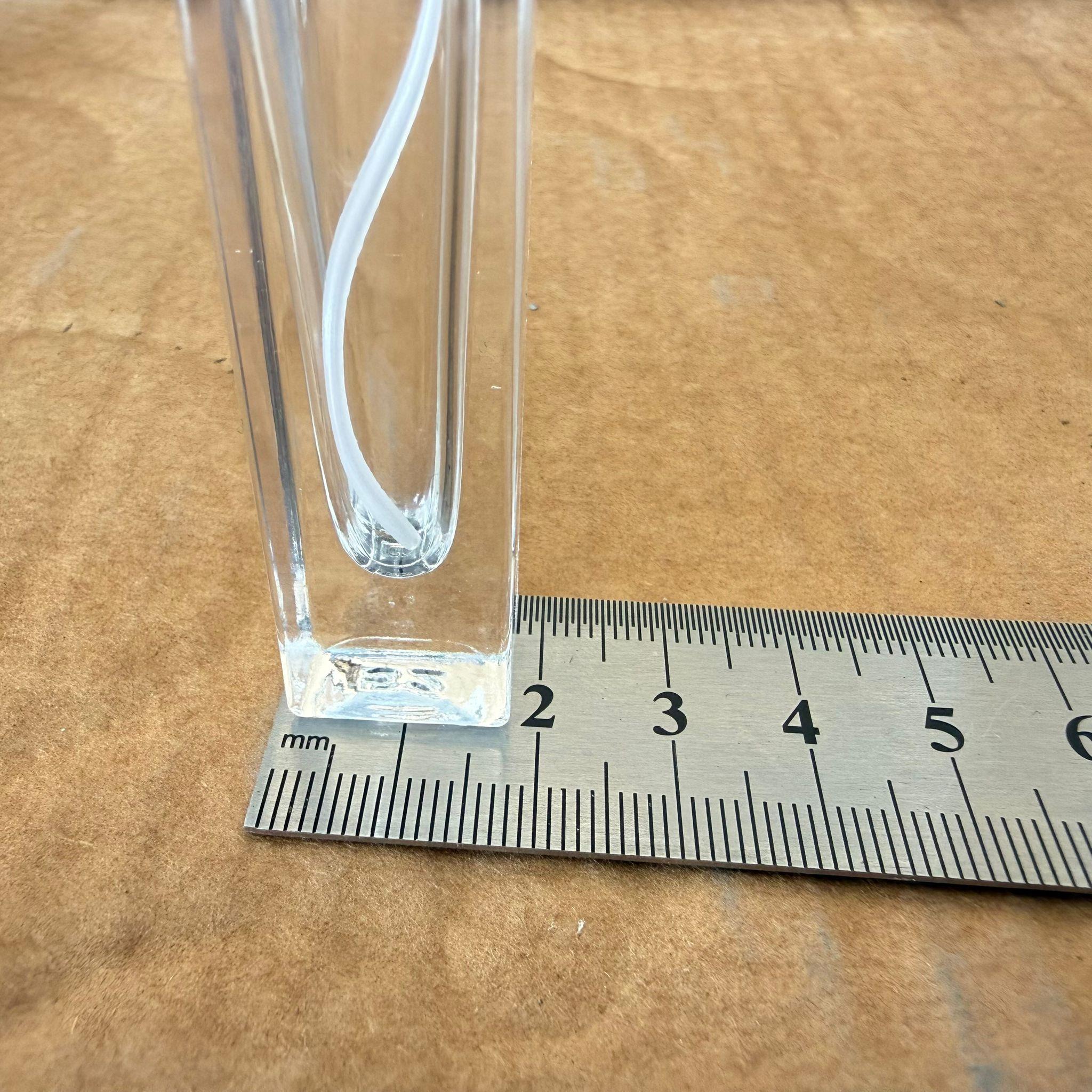 10 CC KARE KÖŞELİ DÜZ TESTER PARFÜM ŞİŞESİ - CAM KALEM PARFÜM ŞİŞESİ GÜMÜŞ METAL SPREYLİ KAPAKLI TAKIM - 10 ML CAM TÜP PARFÜM ŞİŞESİ - VİDALI SPREY VALF TEKRAR DOLDURULABİLİR - HEDİYELİK CAM KOLONYA ŞİŞESİ - DÜĞÜN, NİŞAN, SÖZ, KINA, CENAZE, PROMOSYON İÇİN HEDİYELİK KOLONYA ŞİŞELERİ