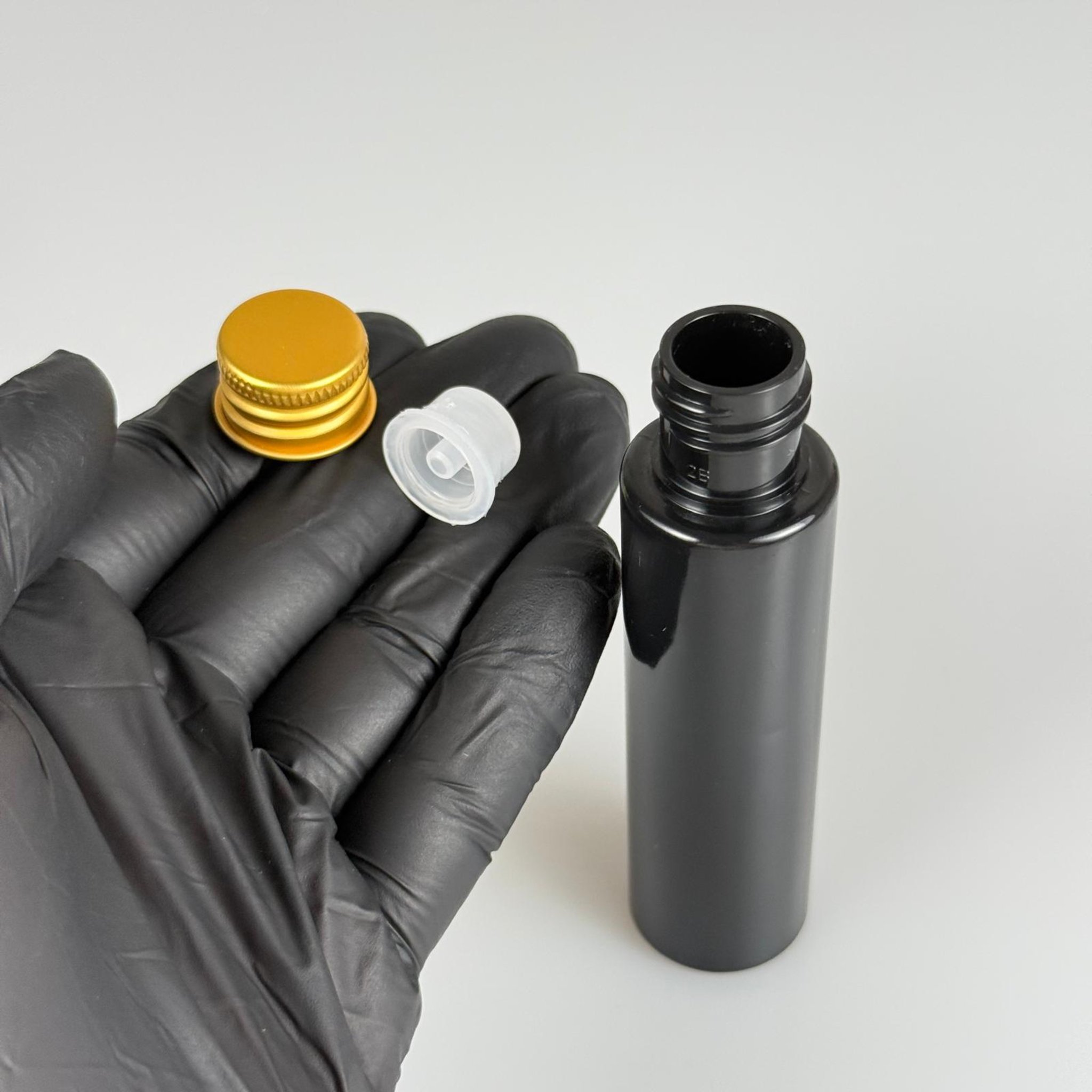 35 CC PET ŞİŞE - KÖPÜK CONTALI GOLD ALÜMİNYUM METAL KAPAKLI + DAMLALIKLI KOLONYA TIPALI TAKIM - 35 ML SİYAH PET ŞİŞE