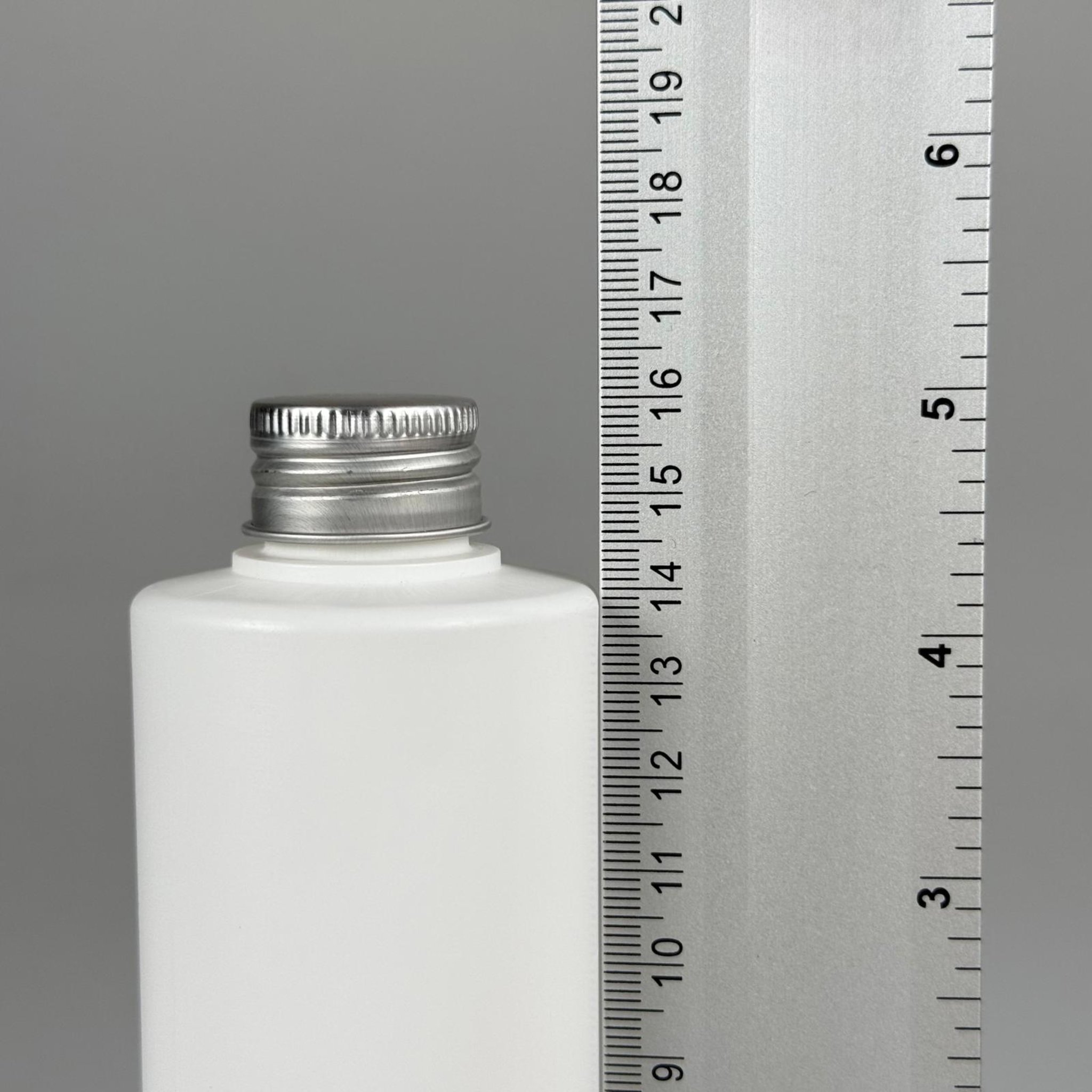 200 CC (SİLME 250 CC) BEYAZ SİLİNDİR MODEL MAT SERT POLİETİLEN ASETON ŞİŞESİ (24 AĞIZ) + KÖPÜK CONTALI GÜMÜŞ METAL ALÜMİNYUM KAPAKLI TAKIM - 200 ML KAPAKLI BEYAZ PLASTİK ŞİŞELER