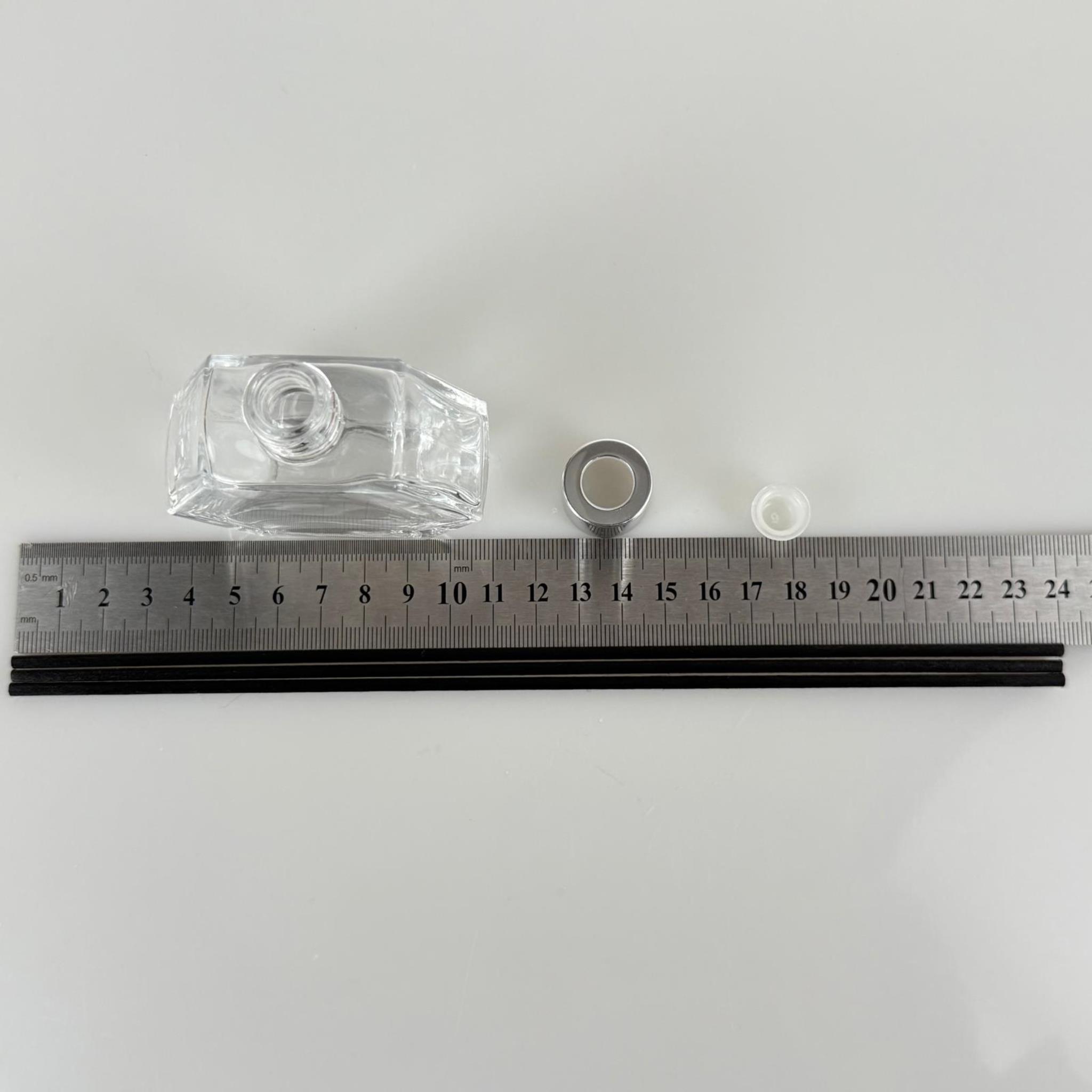 ALTIGEN MODEL CAM BAMBU ODA KOKUSU ŞİŞESİ + METAL GÜMÜŞ KAPAK + TIPA + 3 ADET FİBER BAMBU ÇUBUK - 50 ML SET TAKIM - HEDİYELİK PROMOSYON DİFFUSER ŞİŞELERİ