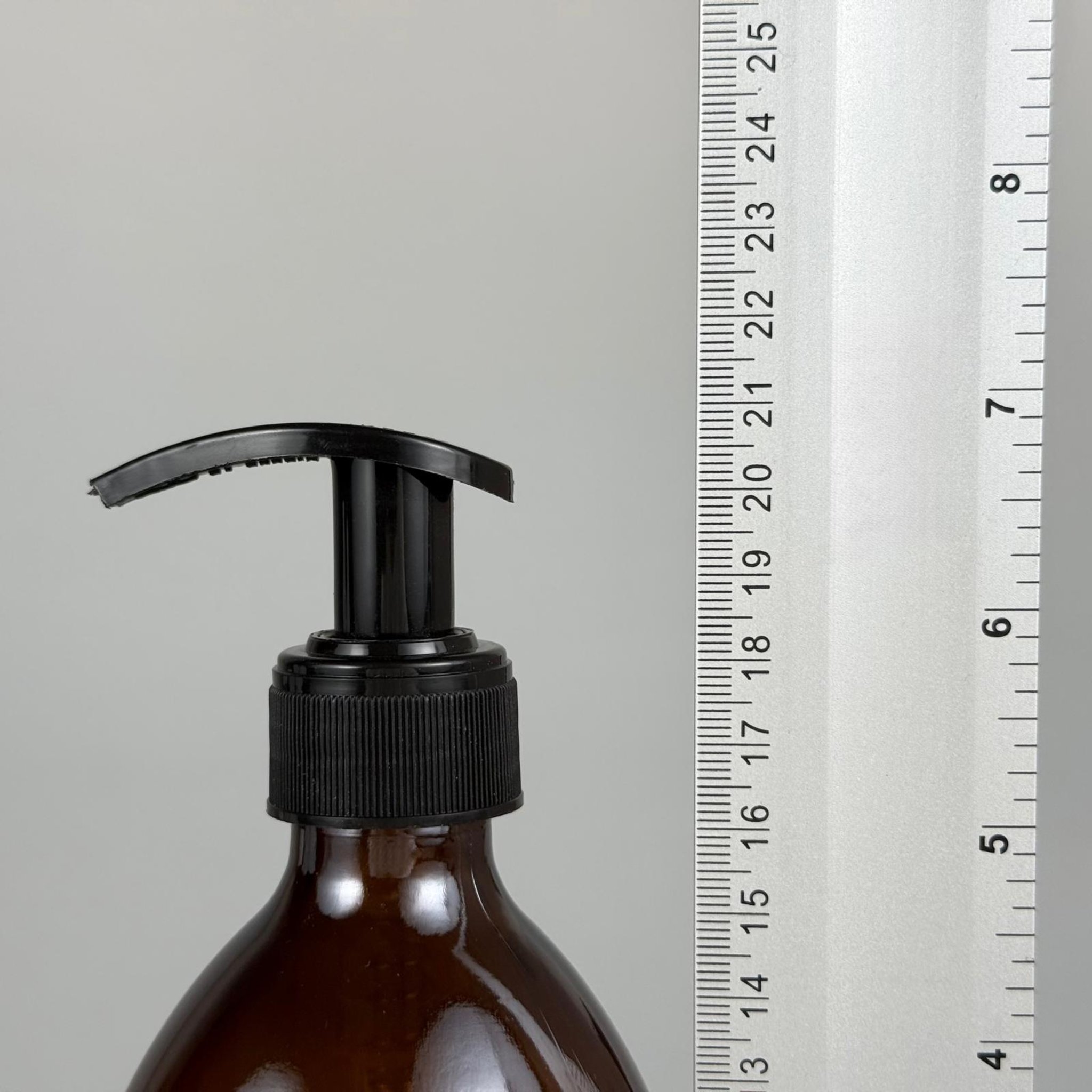 500 CC AMBER TOMBUL ÖZEL SERİ CAM ŞİŞE - SİYAH POMPALI - 500 ML CAM ECZA ŞİŞESİ - KAHVERENGİ (HORTUM BOYU TAM ŞİŞEYE GÖRE)