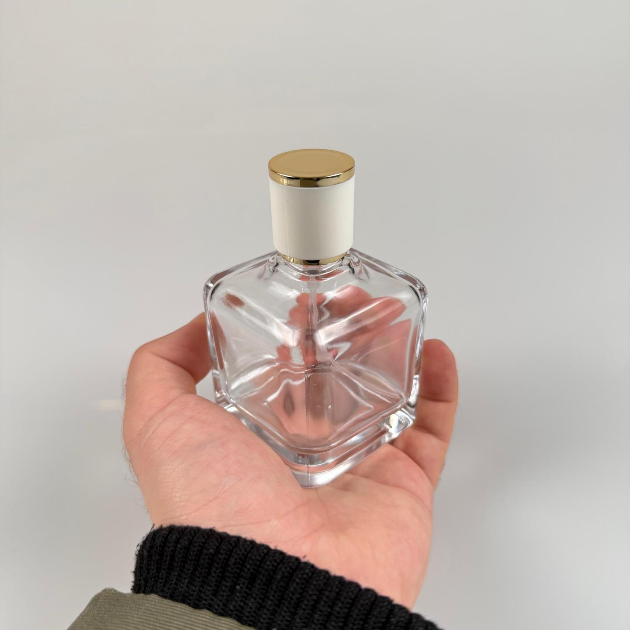 100 ML KARE MODEL LURA PARFÜM ŞİŞESİ - GOLD METAL SPREYLİ + GOLD BEYAZ KAPAKLI (AĞIZ 15 MM GEÇME KOLAY KAPAMA)
