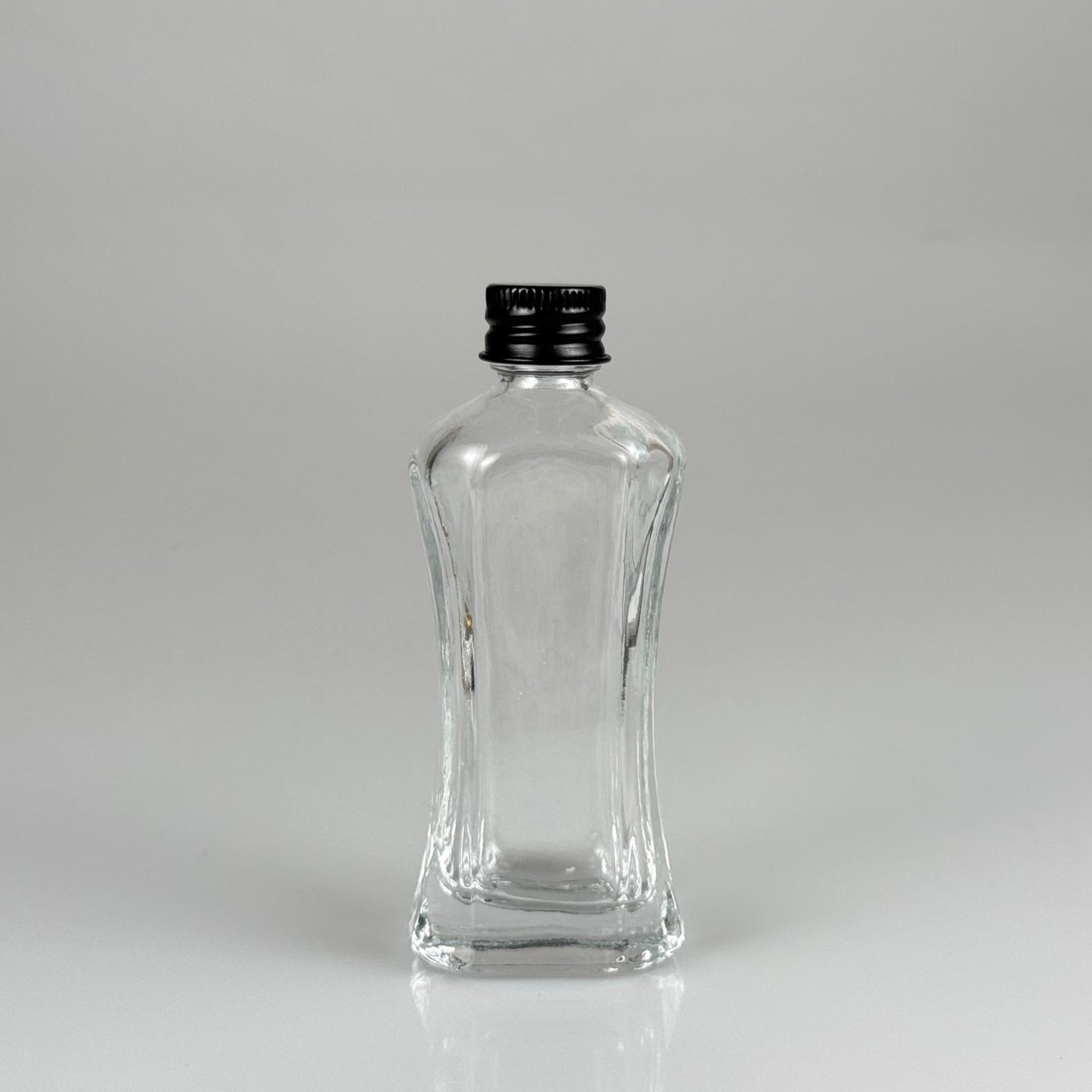 50 CC MİLANO MODEL CAM ŞİŞE + SİYAH ALÜMİNYUM METAL KAPAKLI TAKIM - 50 ML LÜKS CAM ŞİŞE (CAMIN KALINLIĞI İLE İLGİLİ + - 5 ML TOLERANS OLABİLİR)