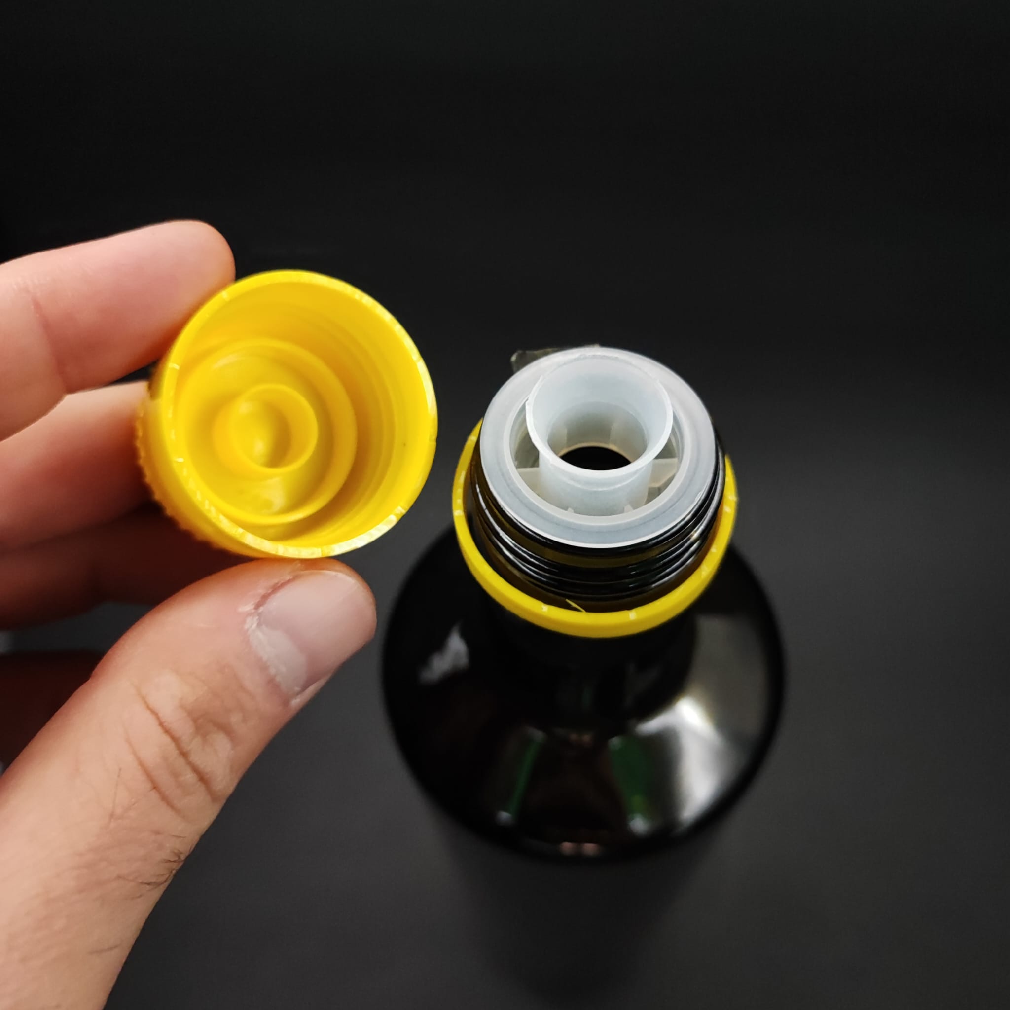 750 CC DORİKA YEŞİL CAM ŞİŞE - KİLİTLİ SARI AKITICILI DROP - STOP KAPAKLI - 0,75 LİTRE DORİCA YAĞ ŞİŞESİ - SİRKE ŞİŞESİ - ZEYTİNYAĞ İÇİN BOŞ CAM ŞİŞE