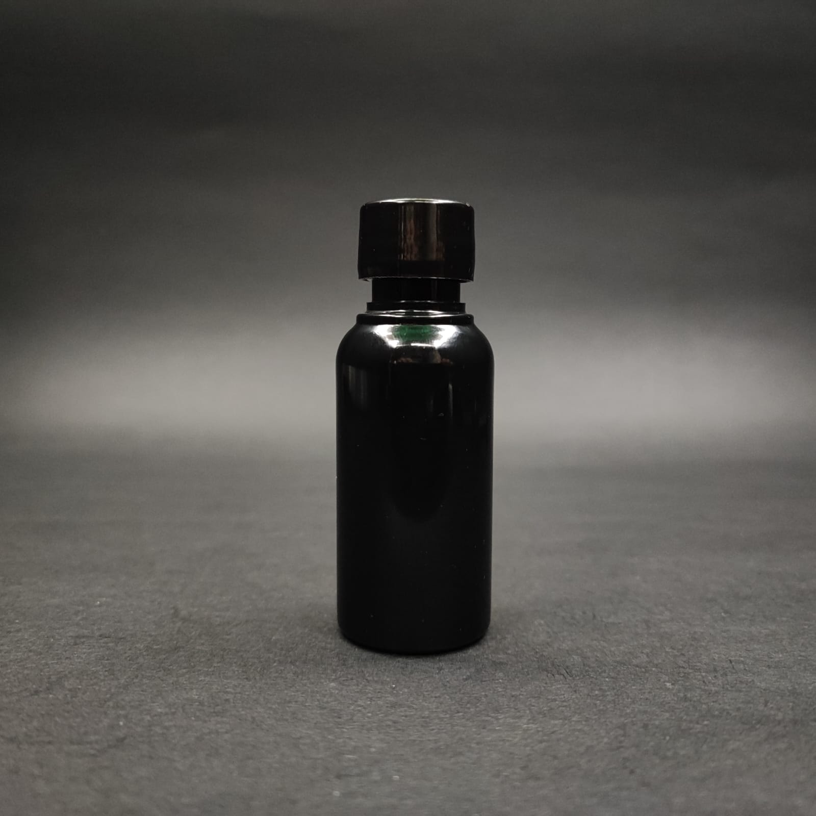 30 CC SİYAH PLASTİK KISA ŞİŞE + KENDİNDEN CONTALI SIZDIRMAZ SİYAH KAPAK - 30 ML KAPAKLI PET ŞİŞE