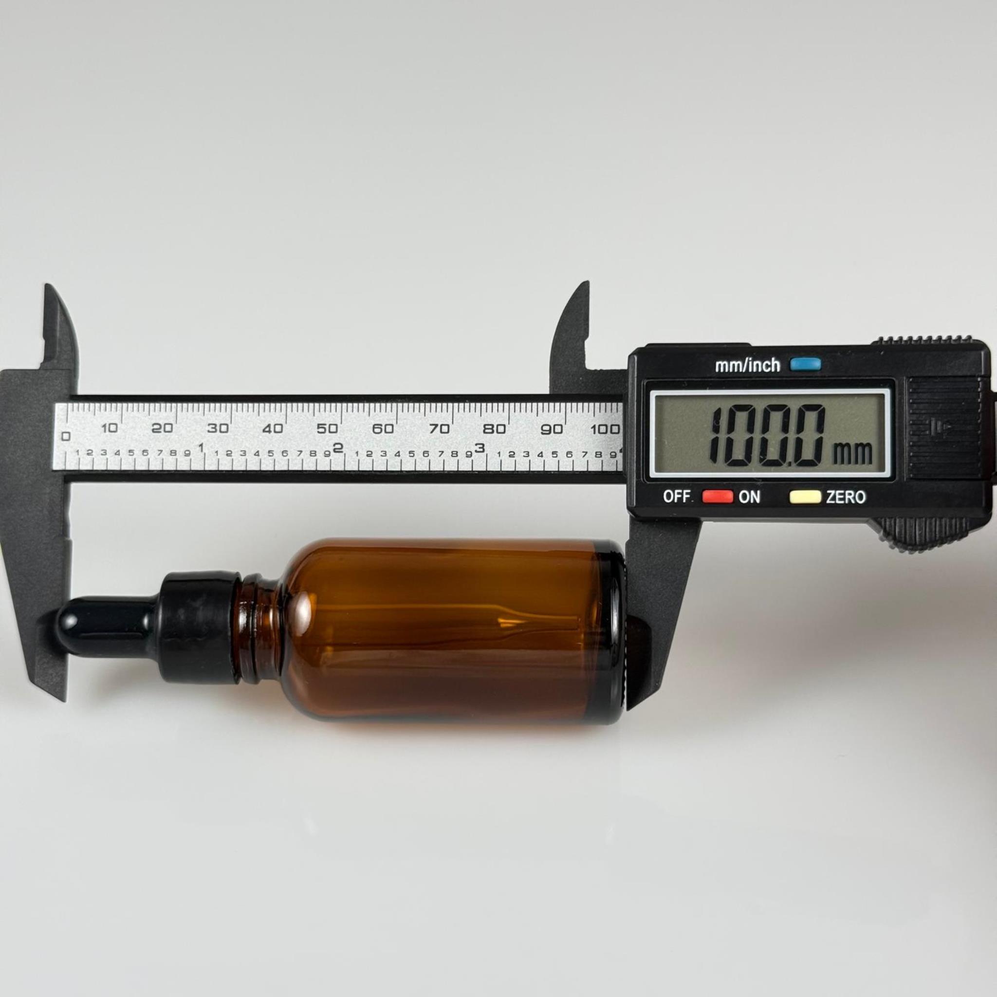 30 CC AMBER İNCE UÇLU CAM DAMLALIKLI ŞİŞE - SİYAH EMZİK + SİYAH DÜZ KAPAK + CAM PİPET TAKIM - 30 ML KAHVERENGİ DAMLALIKLI ŞİŞE SETİ