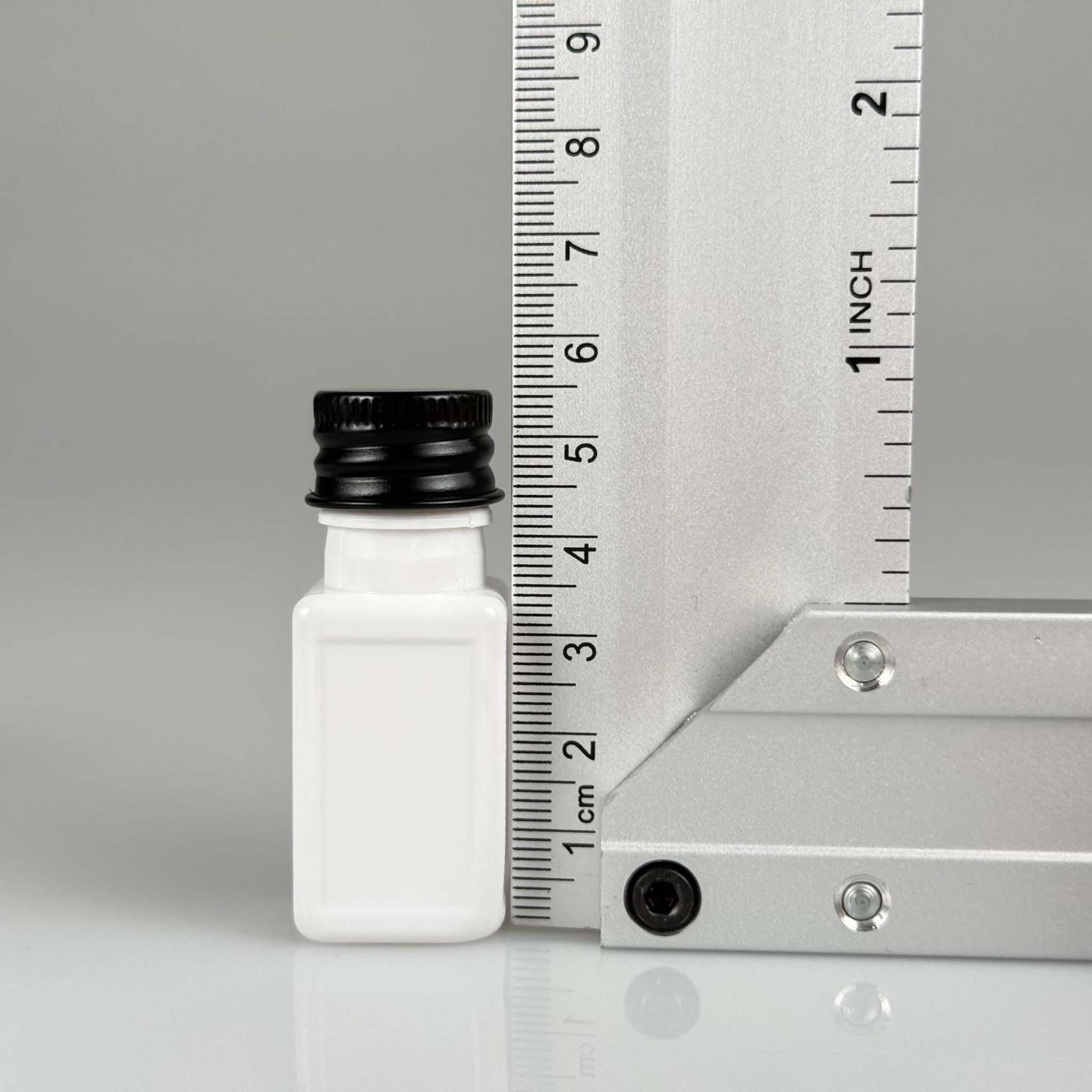 10 CC BEYAZ KARE PET SHOT ŞİŞE - KÖPÜK CONTALI SİYAH ALÜMİNYUM METAL KAPAKLI + DAMLALIKLI KOLONYA TIPALI TAKIM - 10 ML PLASTİK ŞİŞE