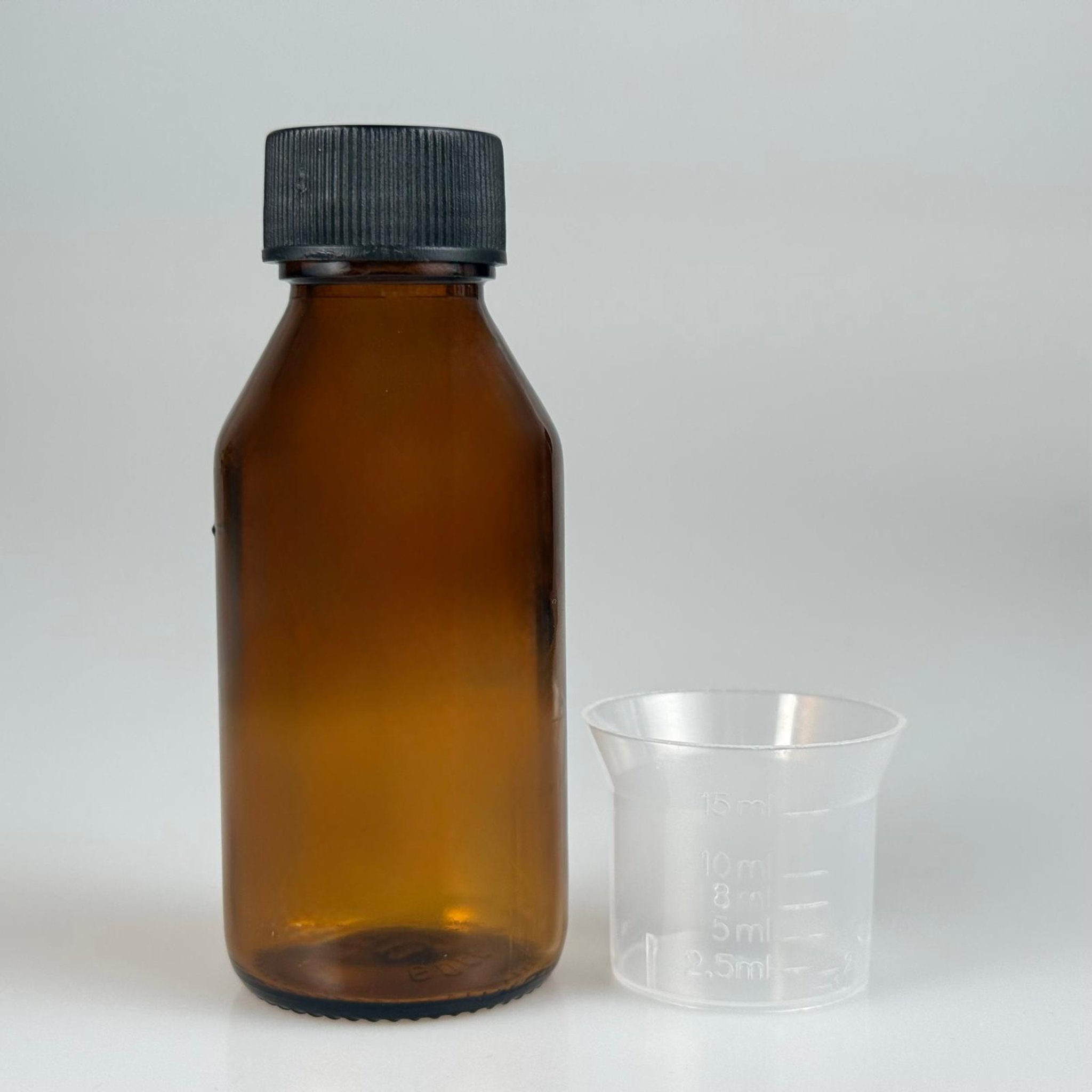 60 CC AMBER CAM ŞİŞE + SİYAH PLASTİK KAPAK + 15 ML ÖLÇEK TAKIM - 60 ML KAHVERENGİ BOŞ ŞURUP ŞİŞESİ (AĞIZ ÇAPI 25 MM)