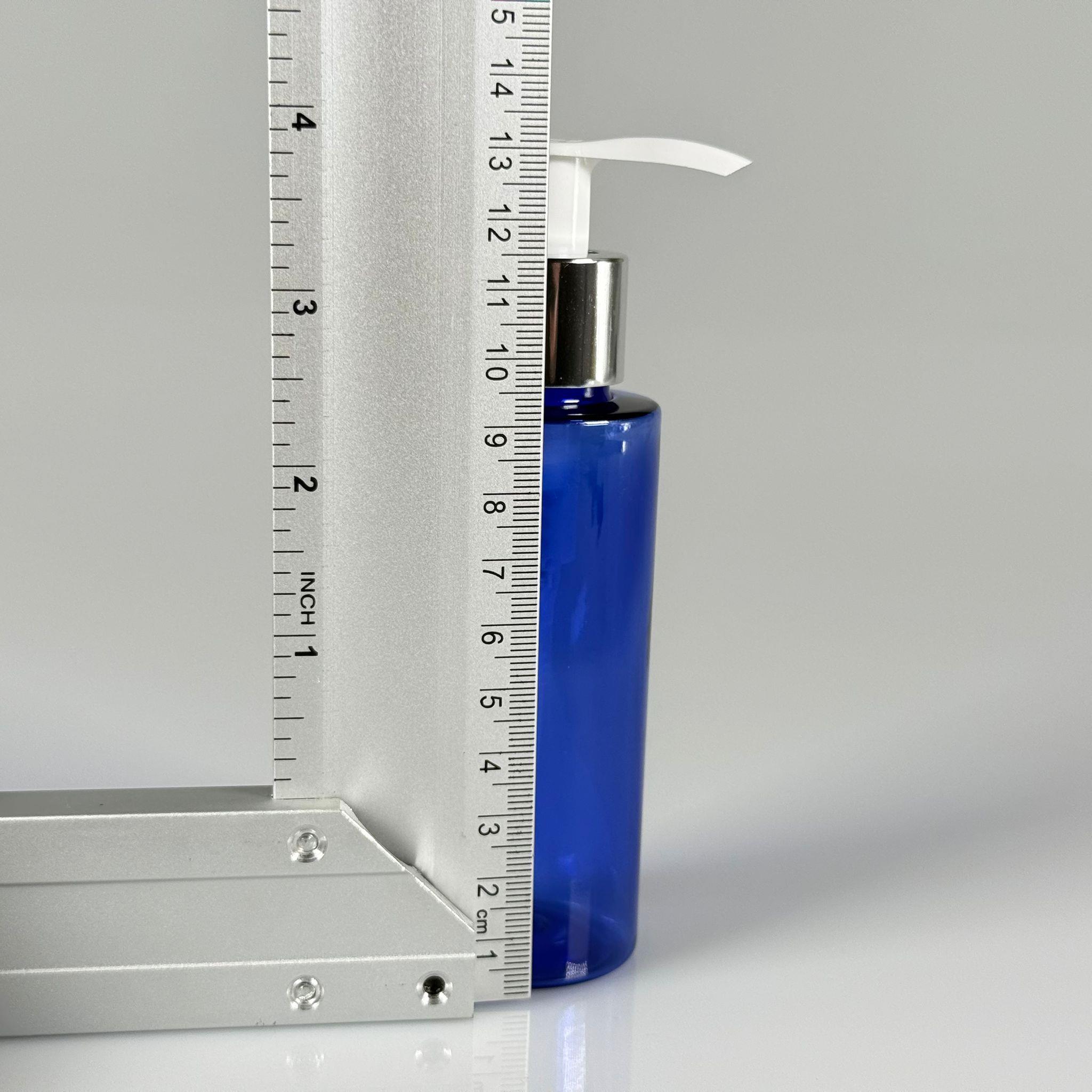 100 CC SİLİNDİR KESKİN KÜT MODEL SERT (17 GR) PET ŞİŞE - GÜMÜŞ SIVI SABUN POMPALI - JEL, PEELING, SERUM, GÜNEŞ KREMİ GİBİ YOĞUN KIVAMLI SIVILAR İÇİN- AĞIZ ÇAPI 24 MM - MAVİ