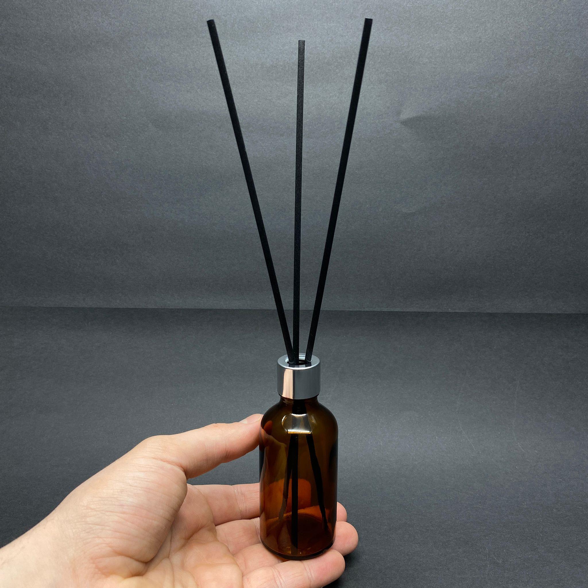 50 CC AMBER CAM BAMBU ODA KOKUSU ŞİŞESİ - 50 ML ÇUBUKLU BAMBU ODA KOKUSU ŞİŞESİ - DİFÜZÖR ŞİŞE- CAM ŞİŞE + GÜMÜŞ METAL KAPAK + PLASTİK TIPA + 3 ADET FİBER SİYAH BAMBU ÇUBUK