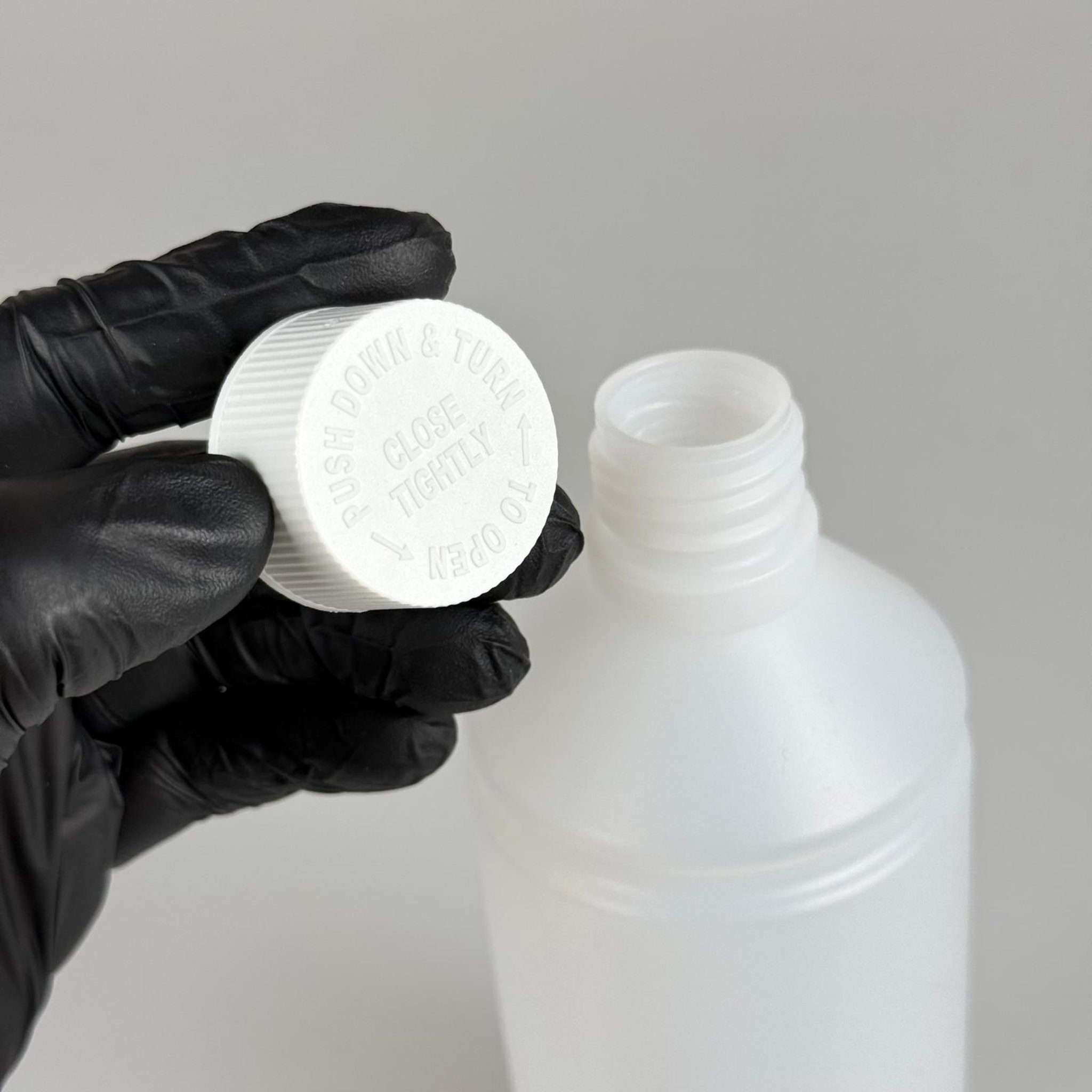 500 CC TİNER ŞİŞESİ - BEYAZ ÇOCUK EMNİYET KİLİTLİ KAPAKLI - 500 ML KİMYASALA DAYANIKLI PLASTİK ŞİŞE - 0,5 LT POLİETİLEN ŞİŞE