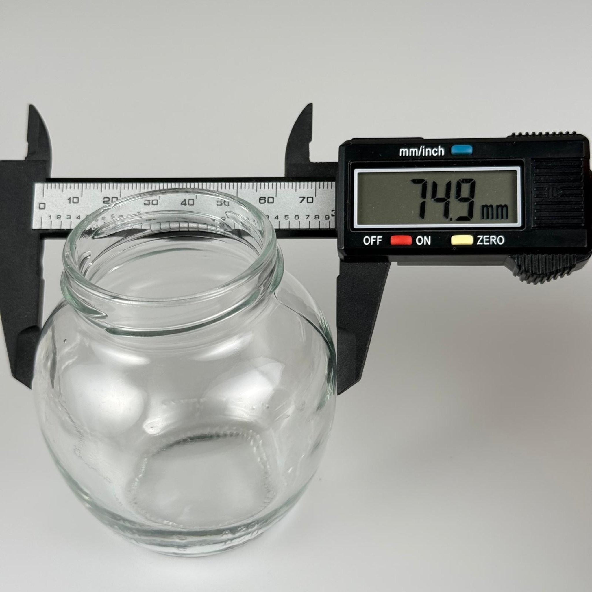 210 CC YUMURTA KAVANOZ + KIRMIZI METAL KAPAKLI + KENDİNDEN YAPIŞKANLI KÖPÜK CONTALI TAKIM - 210 ML OVAL TİP CAM KAVANOZ