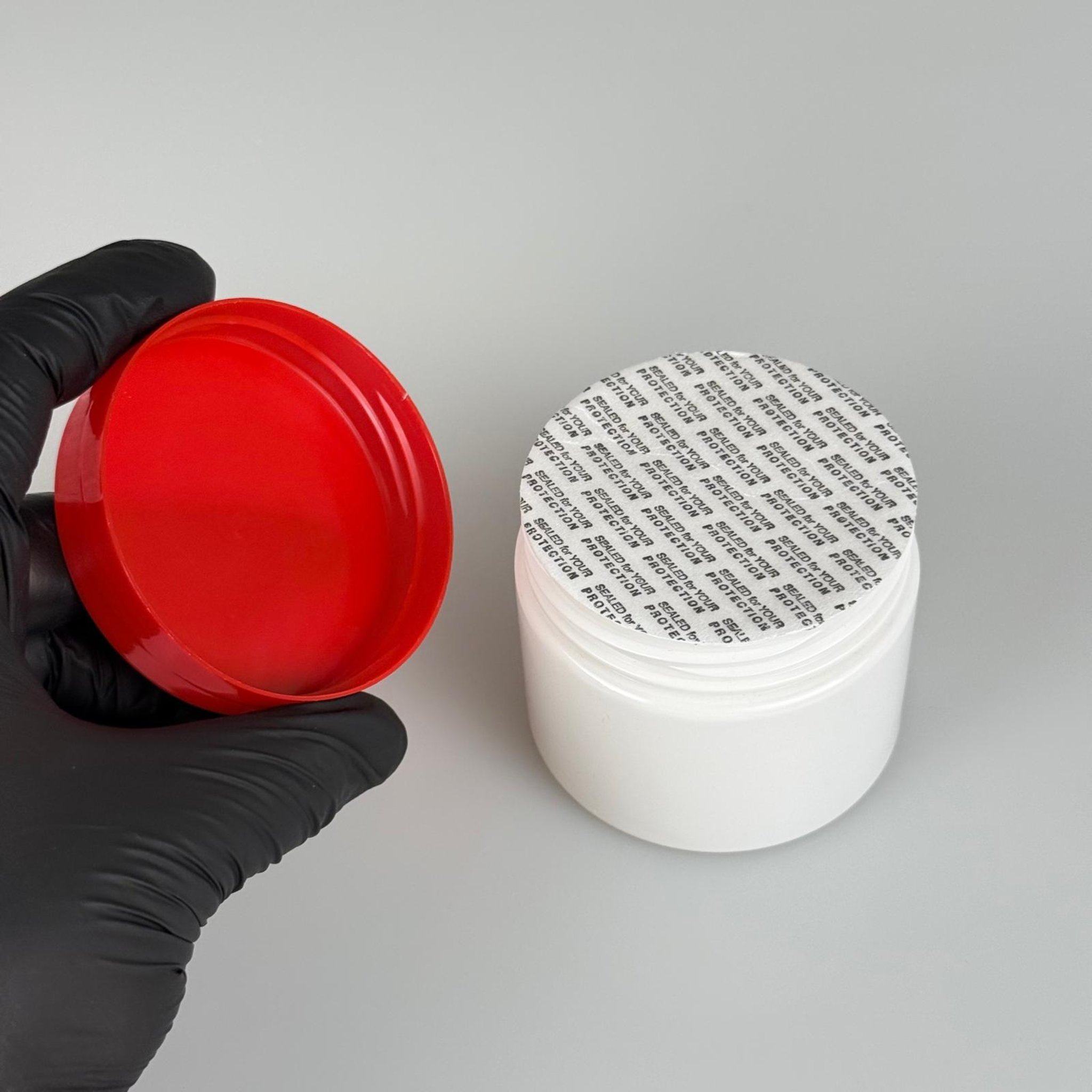 100 CC BEYAZ PET KAVANOZ + KIRMIZI PLASTİK KAPAKLI - KENDİNDEN YAPIŞKANLI KÖPÜK CONTALI TAKIM - 100 ML PLASTİK KREM KAVANOZU