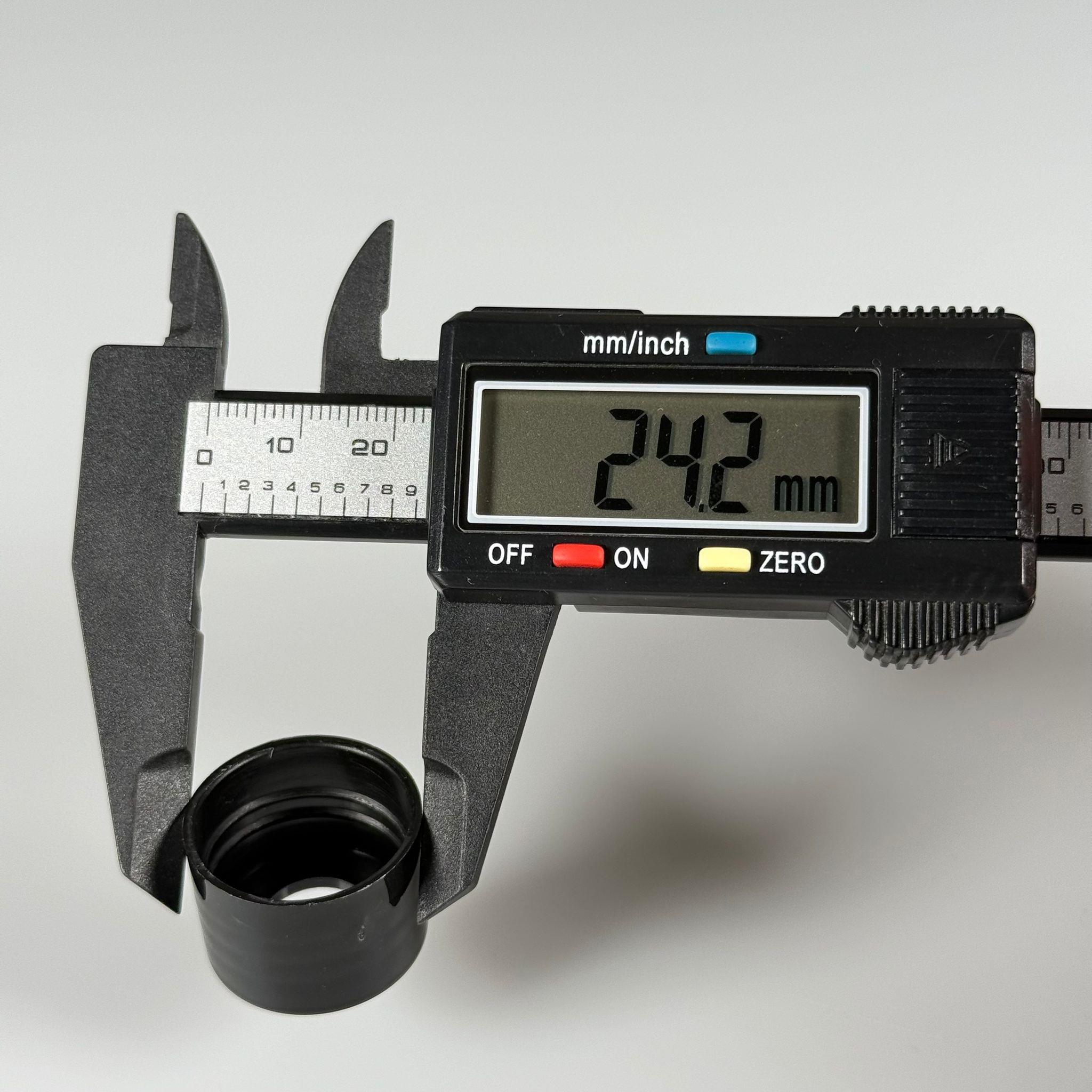 22 MM DELİKLİ PLASTİK SİYAH KAPAK