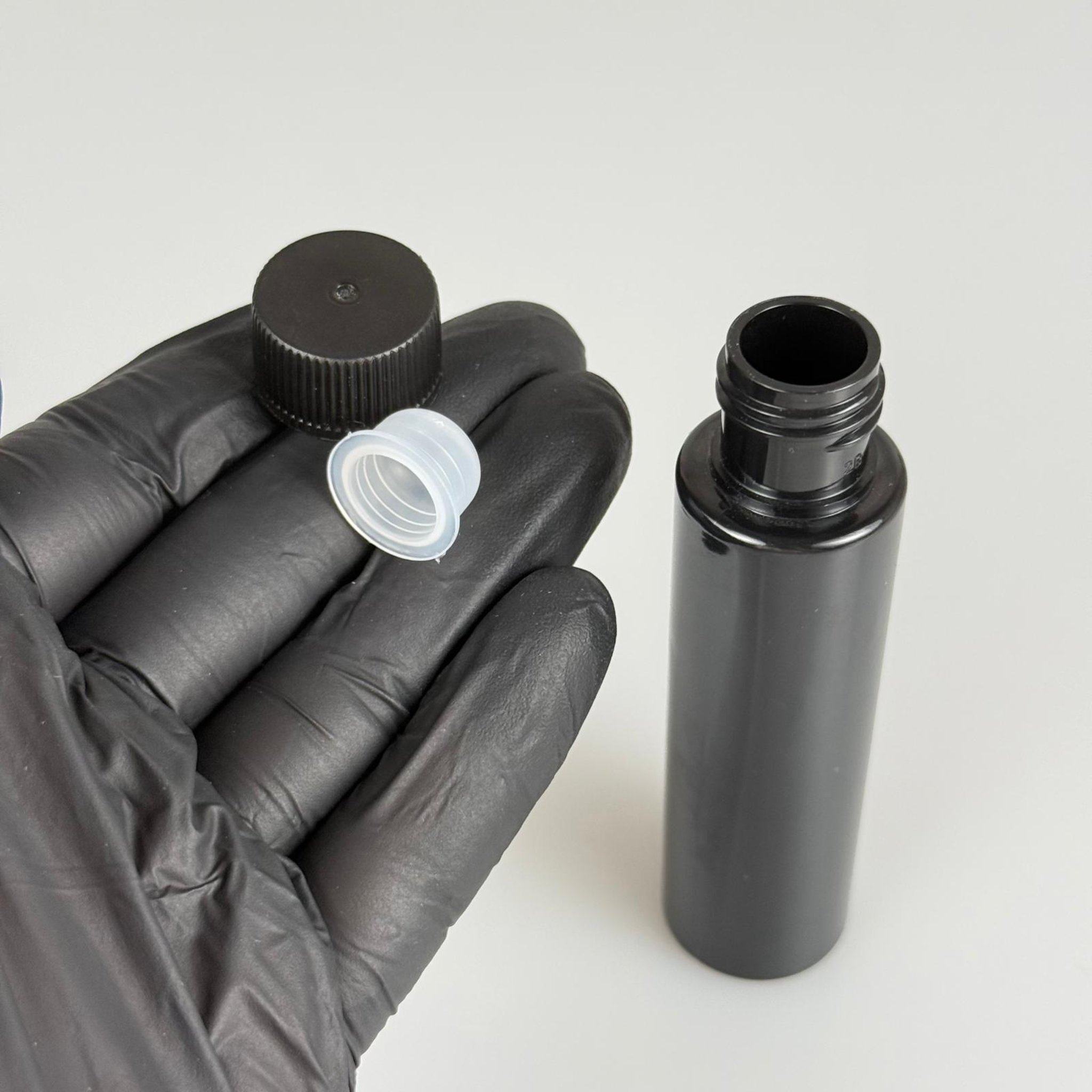 35 ML TIPALI, SIZDIRMAZ KAPAKLI PET ŞİŞE - 35 CC SİYAH PLASTİK ŞİŞE + CONTALI SİYAH KAPAK + KÖR TIPA TAKIM