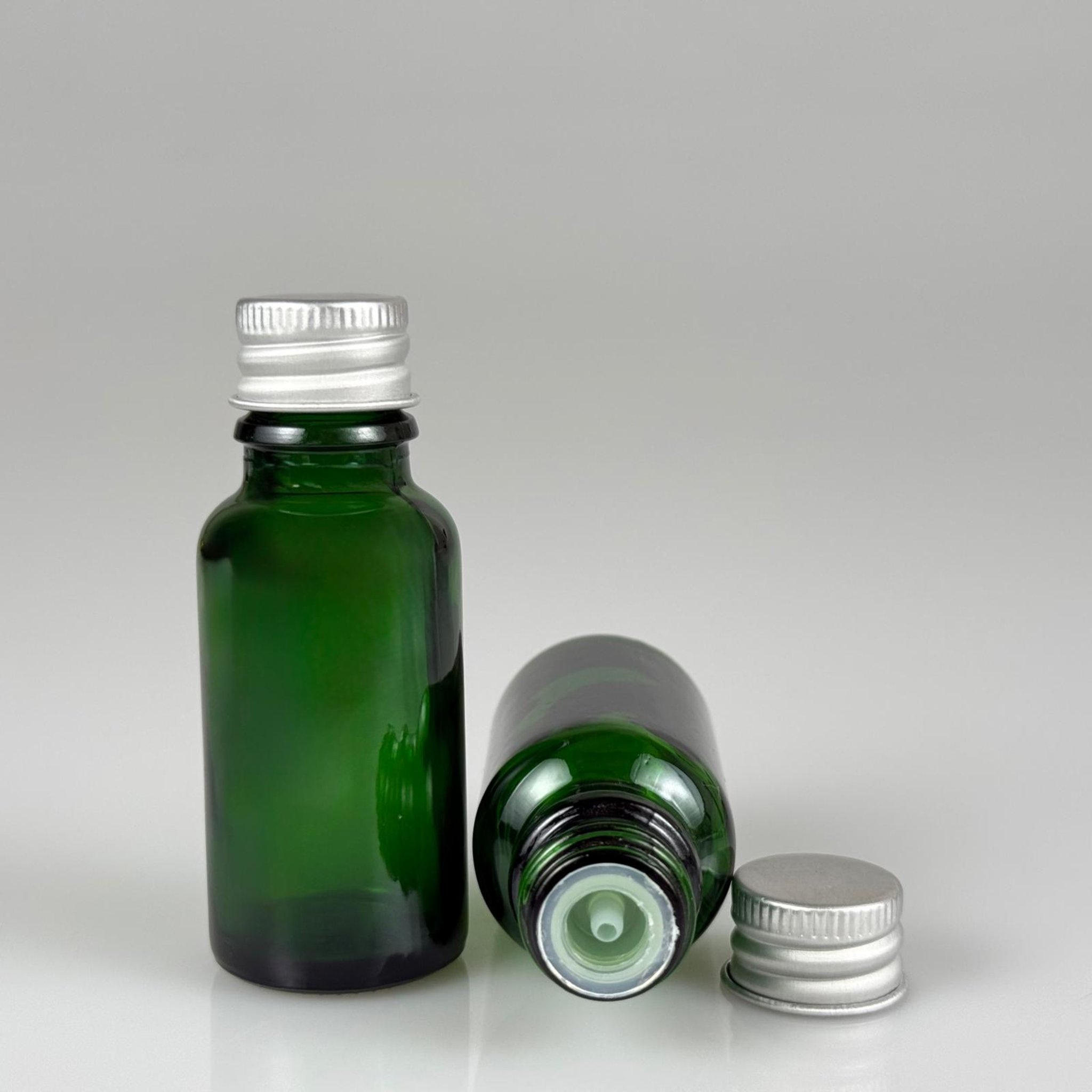20 CC YEŞİL CAM ŞİŞE + KÖPÜK CONTALI GÜMÜŞ ALÜMİNYUM METAL KAPAKLI + KOLONYA TIPALI TAKIM - 20 ML YEŞİL CAM ŞİŞE