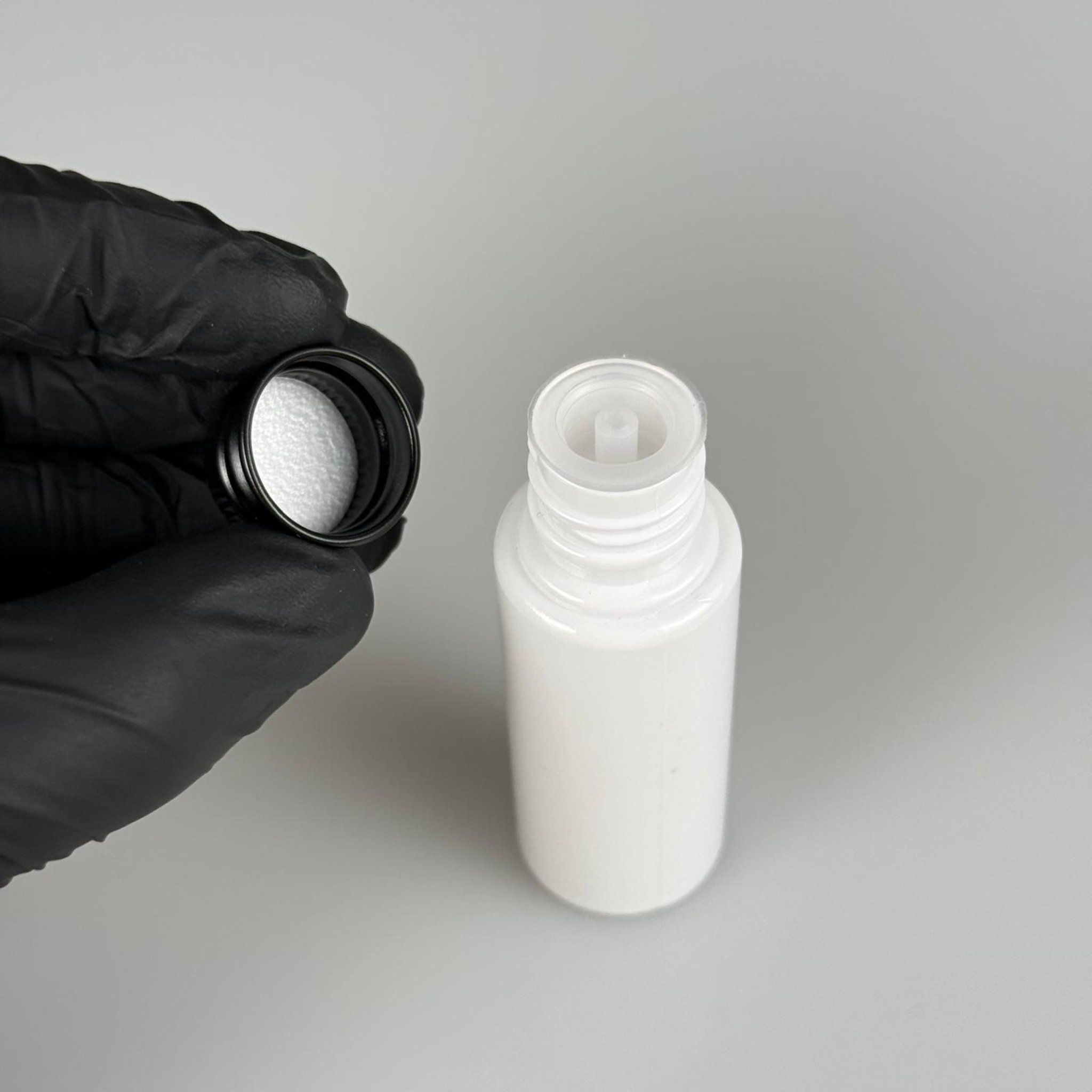 30 CC BEYAZ PET SHOT ŞİŞE - KÖPÜK CONTALI SİYAH ALÜMİNYUM METAL KAPAKLI + DAMLALIKLI KOLONYA TIPALI TAKIM - 30 ML PLASTİK ŞİŞE