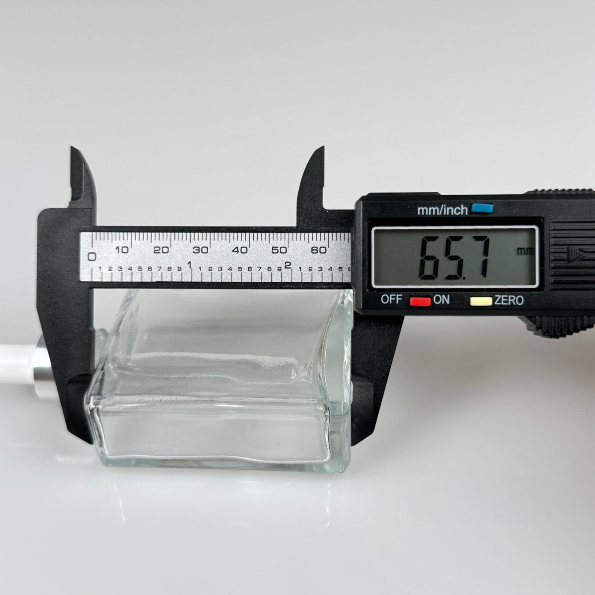 40 CC YASSI DİKDÖRTGEN KÖŞELİ KISA PRESTİJLİ CAM DAMLALIKLI ŞİŞE - BEYAZ EMZİK - GÜMÜŞ METALİK KAPAK - 40 ML CAM DAMLALIKLI ŞİŞE - DAMLALIKLI BOŞ ŞİŞE