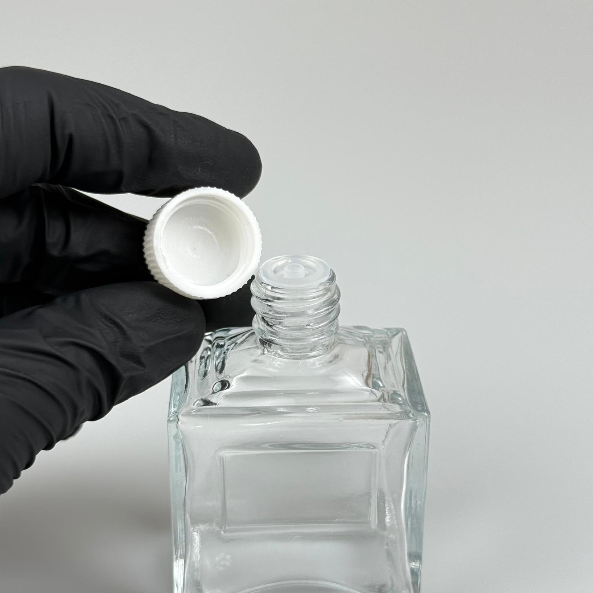 50 CC KÖŞELİ PRİZMA CAM ŞİŞE - BEYAZ PLASTİK KAPAKLI KOLONYA TIPALI - 50 ML PRESTİJLİ ŞİŞE