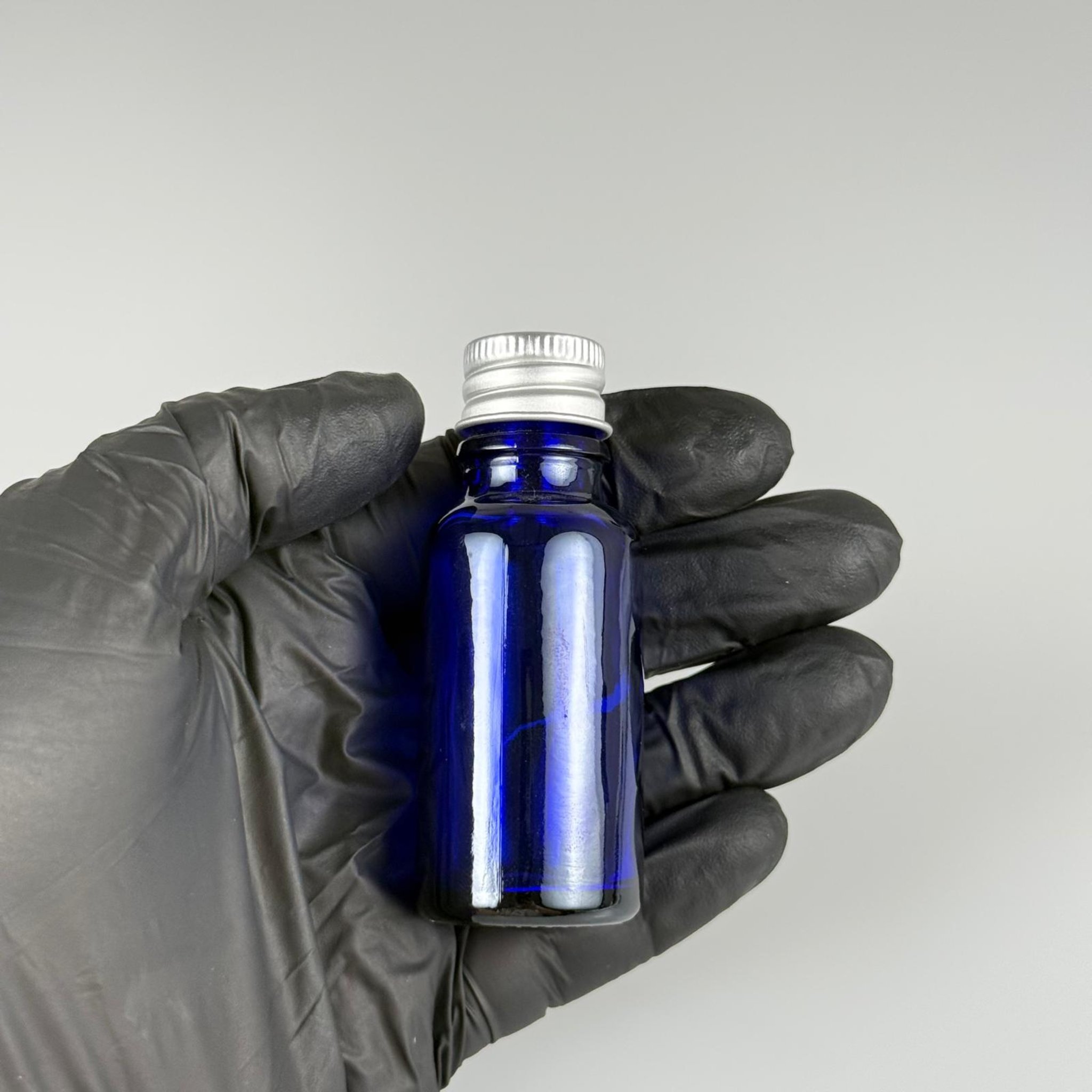 20 CC MAVİ CAM ŞİŞE + KÖPÜK CONTALI GÜMÜŞ ALÜMİNYUM METAL KAPAKLI + KÖR TIPALI TAKIM - 20 ML MAVİ CAM ŞİŞE
