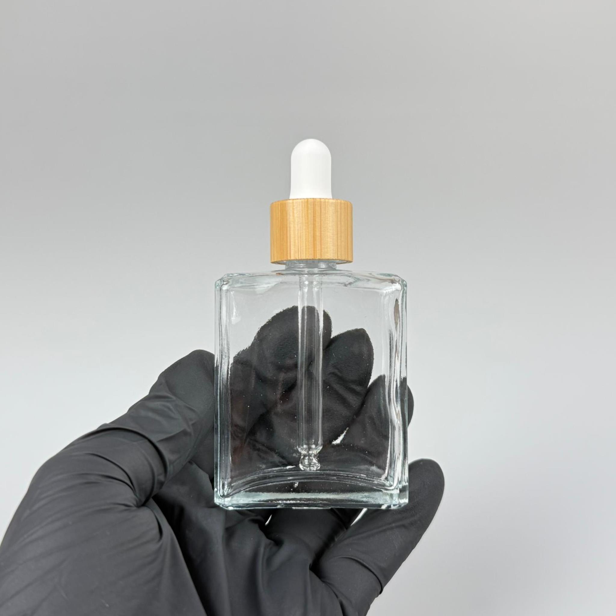 40 CC YASSI DİKDÖRTGEN KÖŞELİ KISA PRESTİJLİ CAM DAMLALIKLI ŞİŞE - BEYAZ EMZİK - AHŞAP BAMBU KAPAK - 40 ML CAM DAMLALIKLI ŞİŞE - DAMLALIKLI BOŞ ŞİŞE