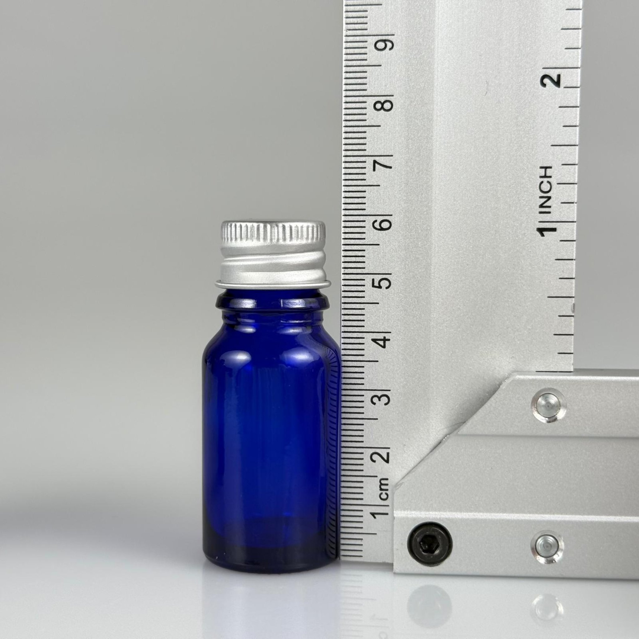 10 CC MAVİ CAM ŞİŞE + KÖPÜK CONTALI GÜMÜŞ ALÜMİNYUM METAL KAPAKLI + DAMLALIKLI KOLONYA TIPALI TAKIM - 10 ML MAVİ CAM ŞİŞE