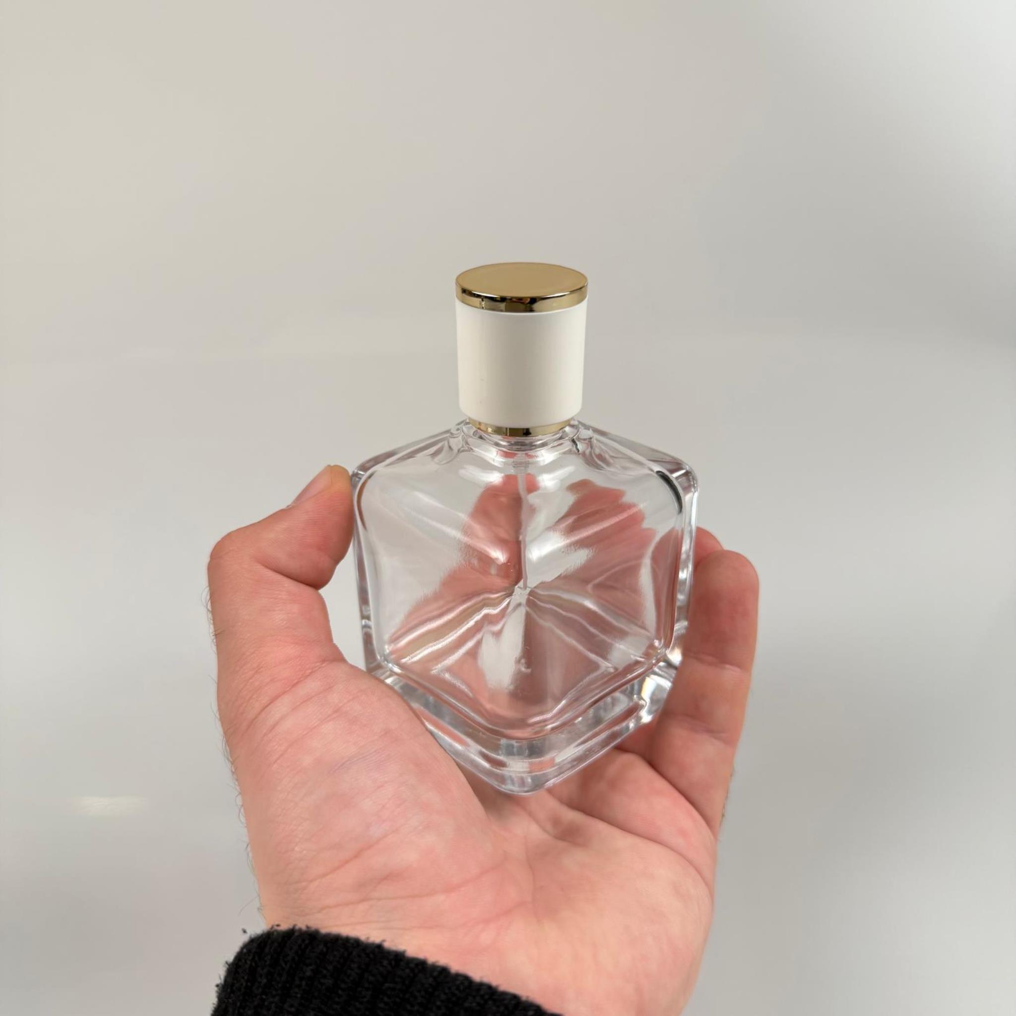100 ML KARE MODEL LURA PARFÜM ŞİŞESİ - SİYAH METAL SPREYLİ + GOLD BEYAZ KAPAKLI (AĞIZ 15 MM GEÇME KOLAY KAPAMA)