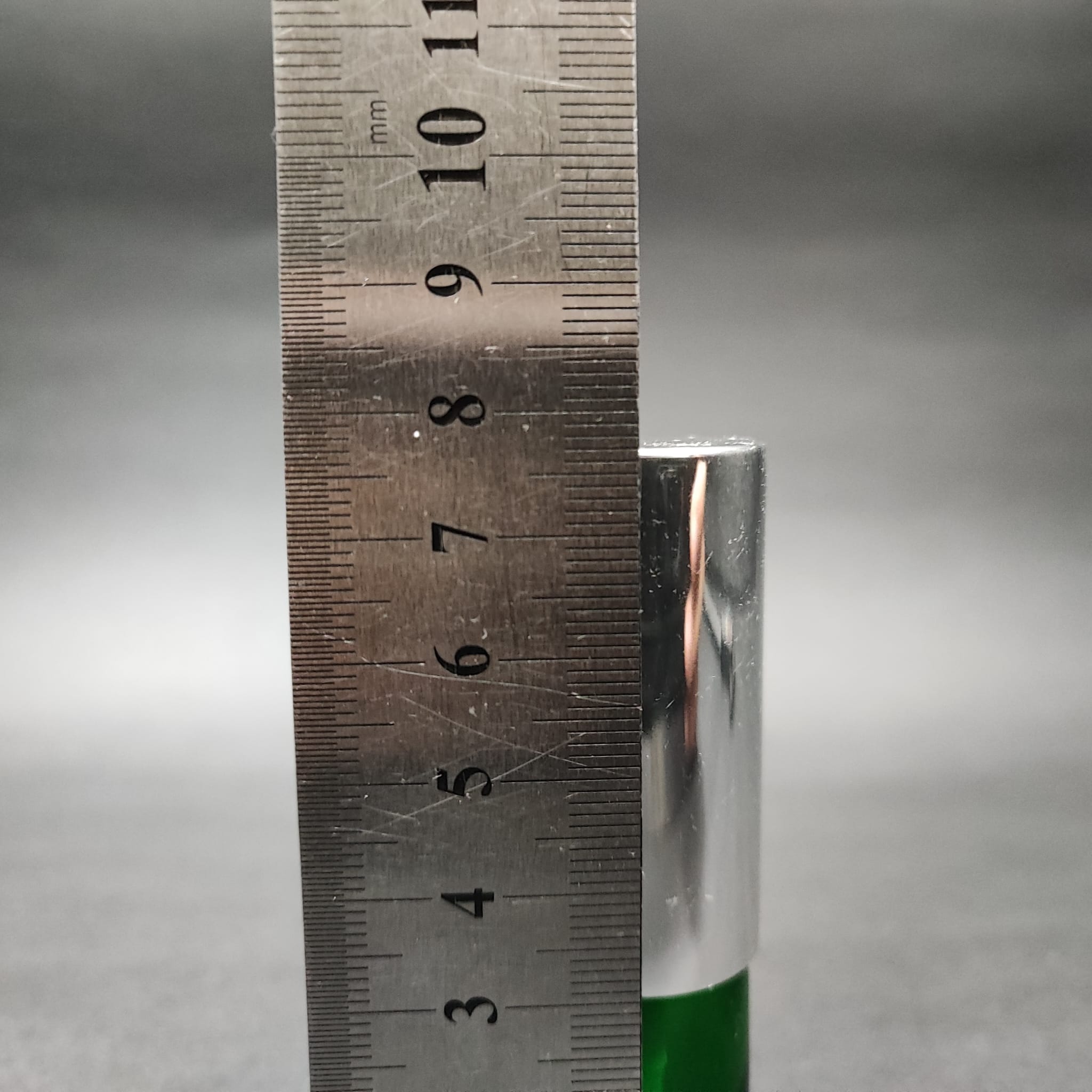 5 ML LÜKS VİDALI VALF ÇEVİRME PARFÜM ŞİŞELERİ - 5 CC YEŞİL CAM ŞİŞE - GÜMÜŞ METAL SPREYLİ KAPAKLI SET