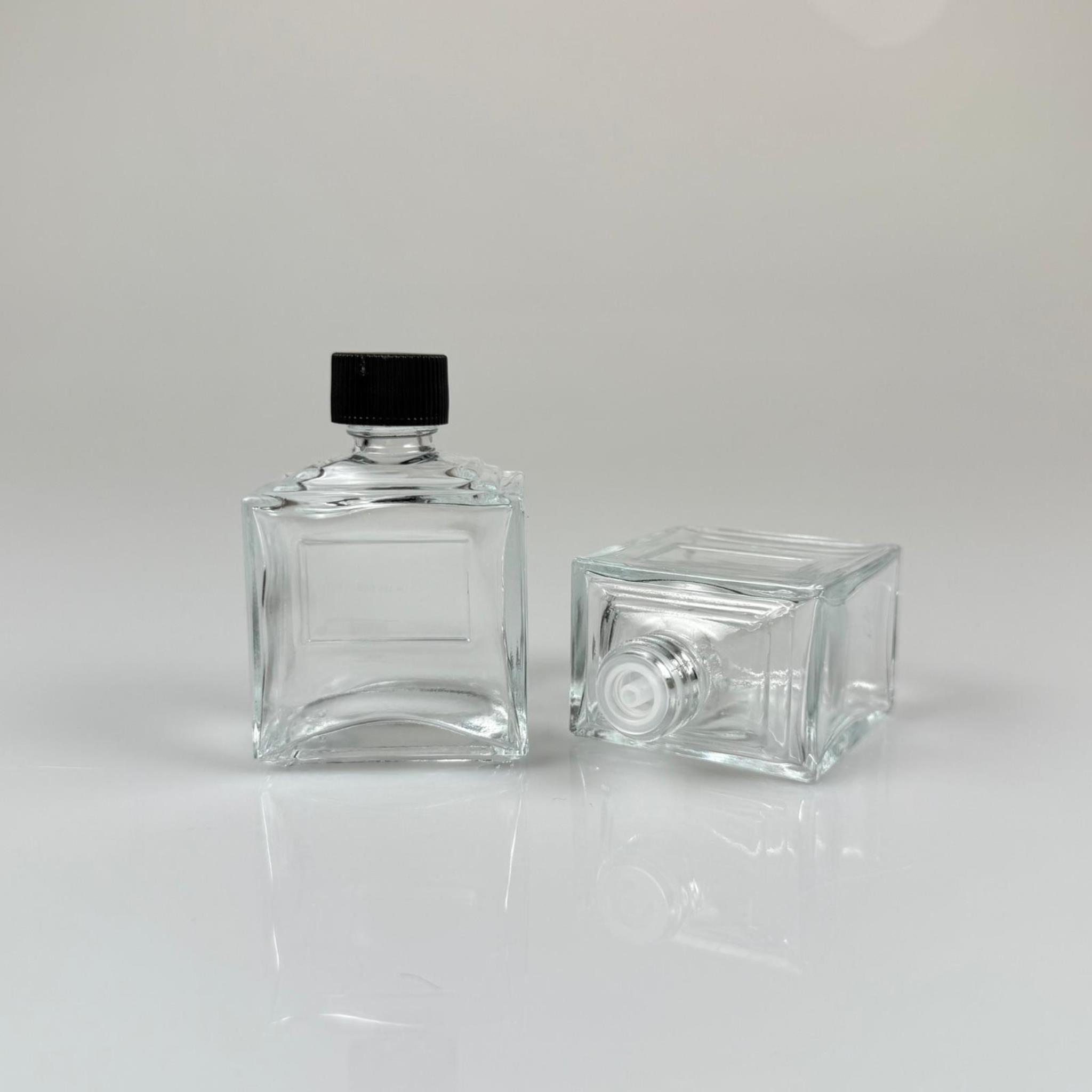 50 CC KÖŞELİ PRİZMA CAM ŞİŞE - SİYAH PLASTİK KAPAKLI KOLONYA TIPALI - 50 ML PRESTİJLİ ŞİŞE