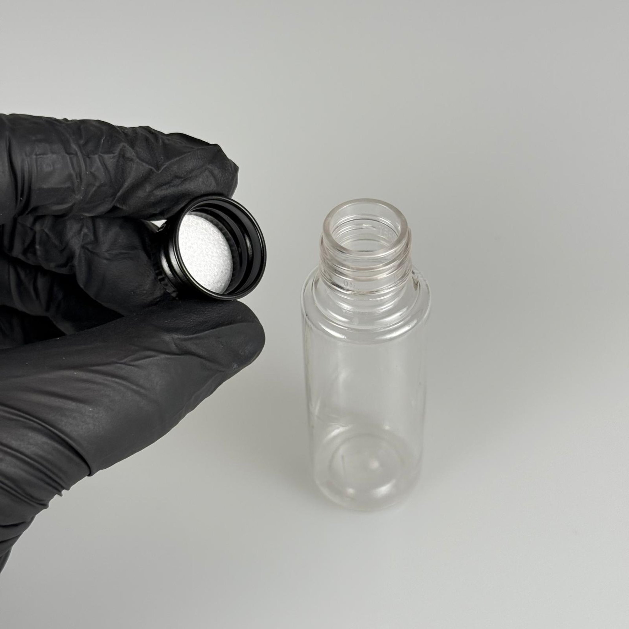 30 CC ŞEFFAF PET SHOT ŞİŞE - KÖPÜK CONTALI SİYAH ALÜMİNYUM METAL KAPAKLI TAKIM - 30 ML PLASTİK ŞİŞE
