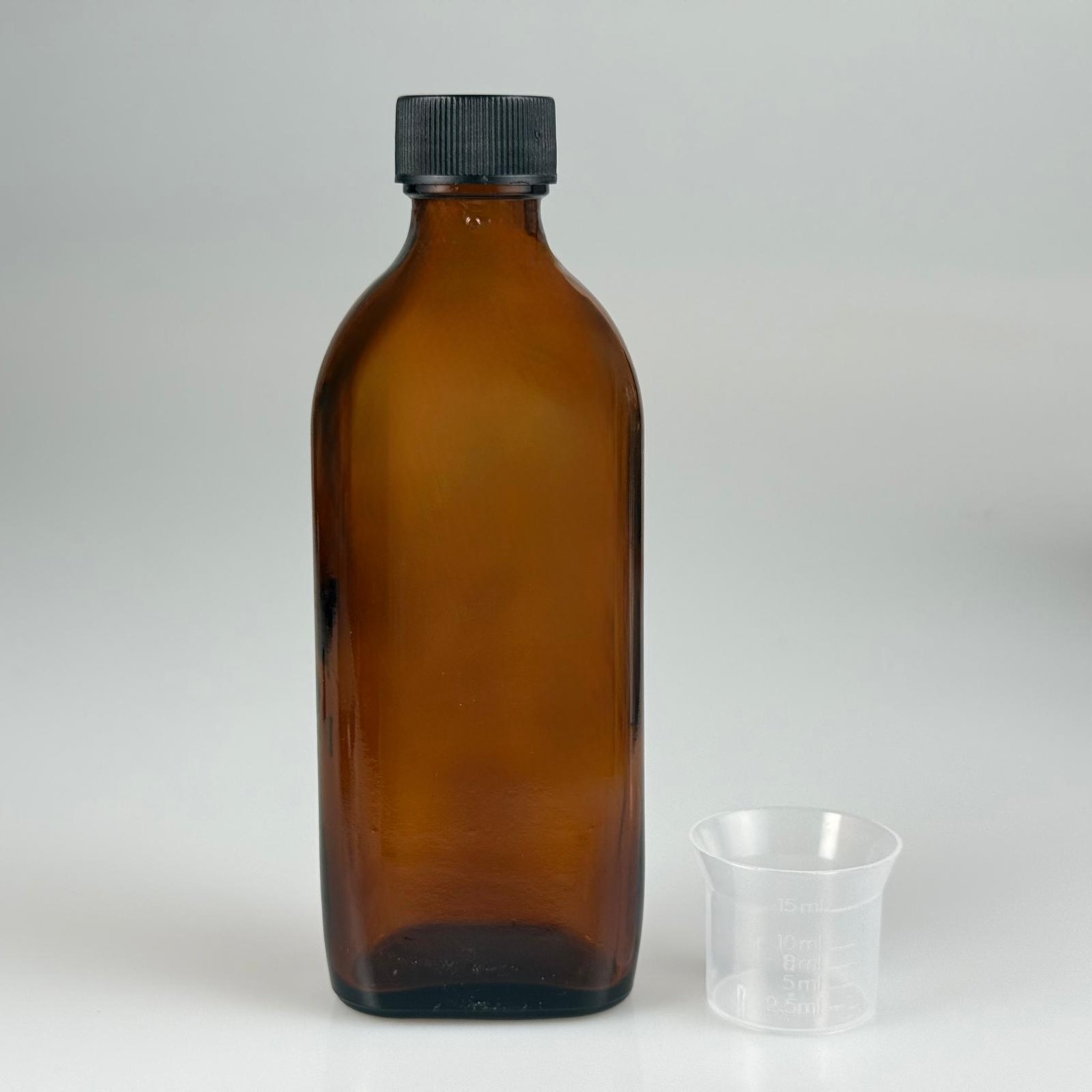 150 CC AMBER YASSI CAM ŞİŞE + SİYAH PLASTİK KAPAK + 15 ÖLÇEK TAKIM - 150 ML YASSI CAM ŞİŞE - COLDBREW ŞİŞESİ