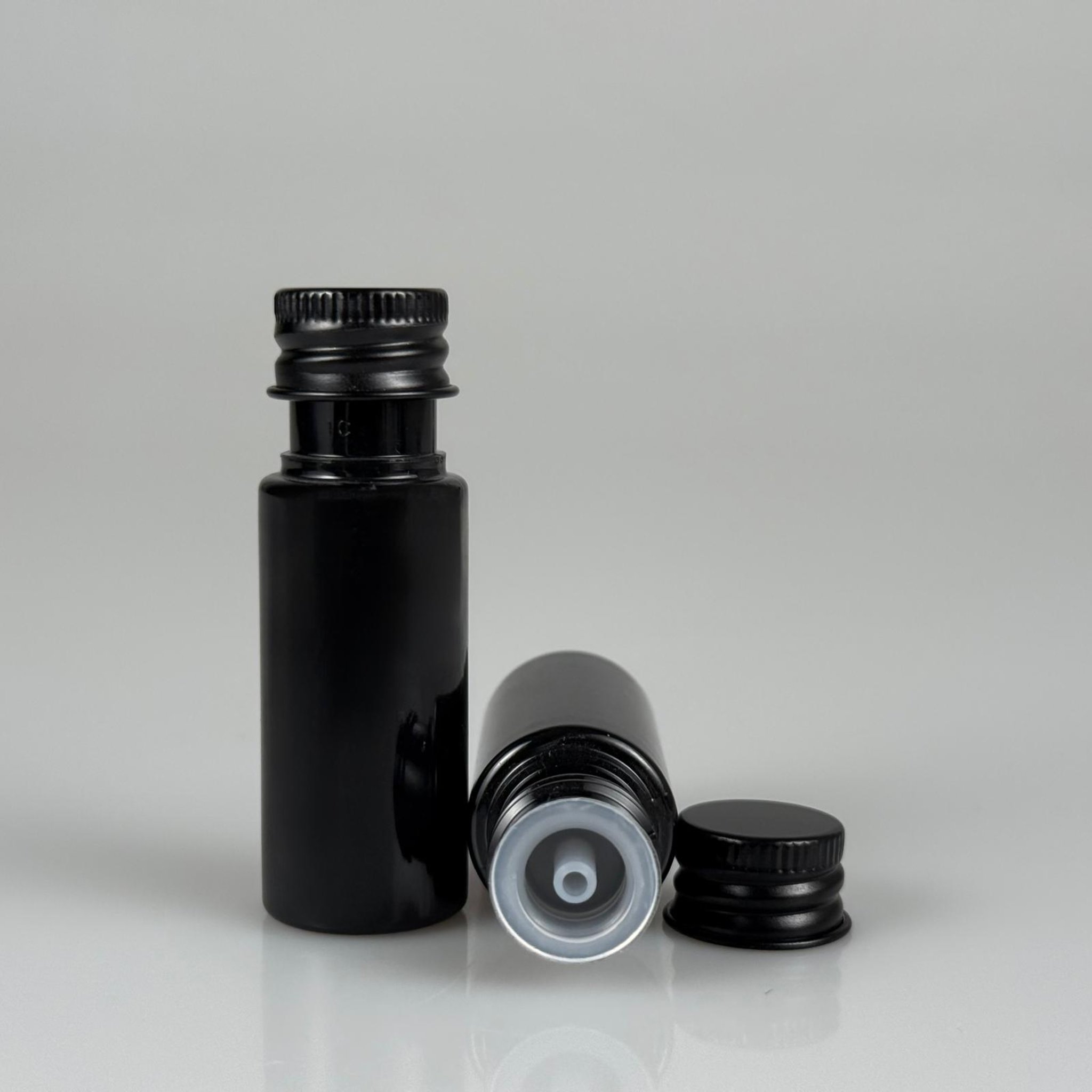 15 CC SİYAH SİLİNDİR PET ŞİŞE + KÖPÜK CONTALI SİYAH ALÜMİNYUM METAL KAPAKLI + DAMLALIKLI KOLONYA TIPALI TAKIML - 15 ML SİYAH PET ŞİŞE
