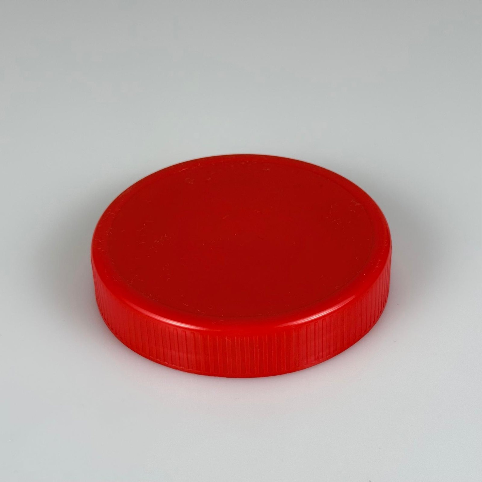 82 MM TWİST-OFF KIRMIZI PLASTİK KAPAK-DERİN ETEK (PLASTİK KAVANOZ KAPAĞI)