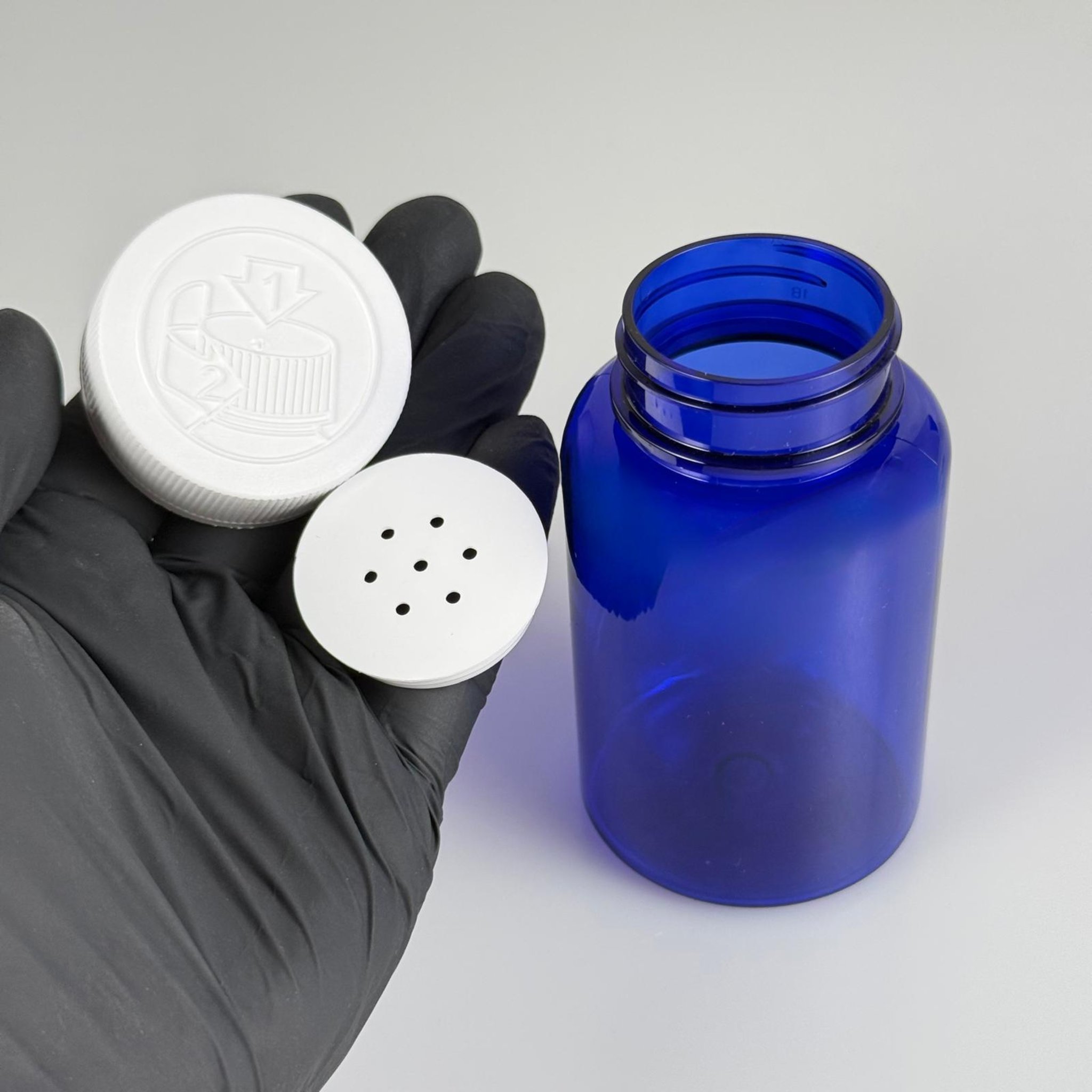 150 CC MAVİ PET PUDRA ŞİŞESİ + ÇOCUK KİLİTLİ BEYAZ PLASTİK KAPKLI + PUDRA TIPALI TAKIM - 150 ML PUDRA KUTUSU, EKO TUZLUK