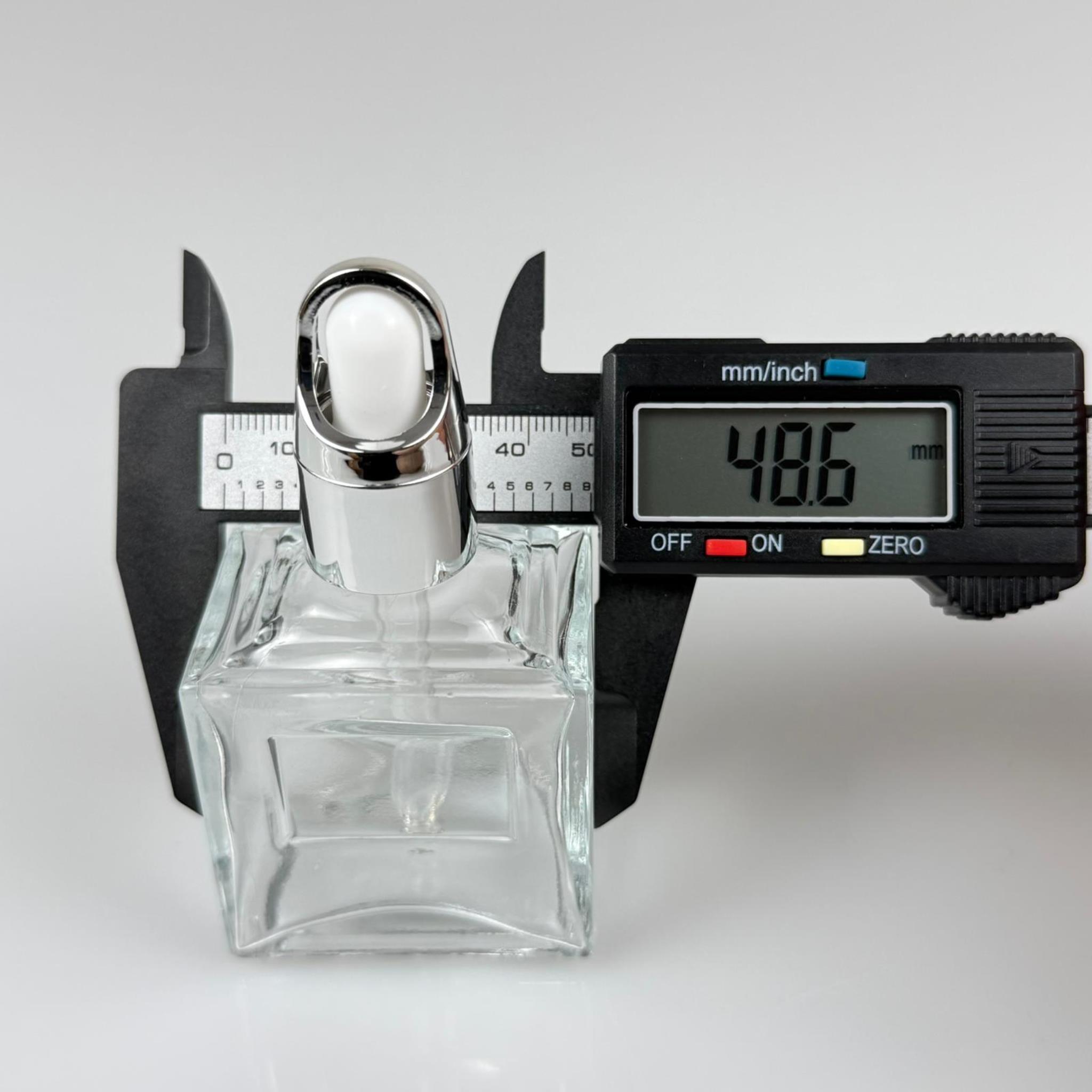 50 CC KÖŞELİ PRİZMA PRESTİJLİ CAM DAMLALIKLI ŞİŞE - BEYAZ EMZİK - GÜMÜŞ FLOWER SEPET MODEL METALİK KAPAK - 50 ML CAM DAMLALIKLI ŞİŞE - DAMLALIKLI BOŞ ŞİŞE
